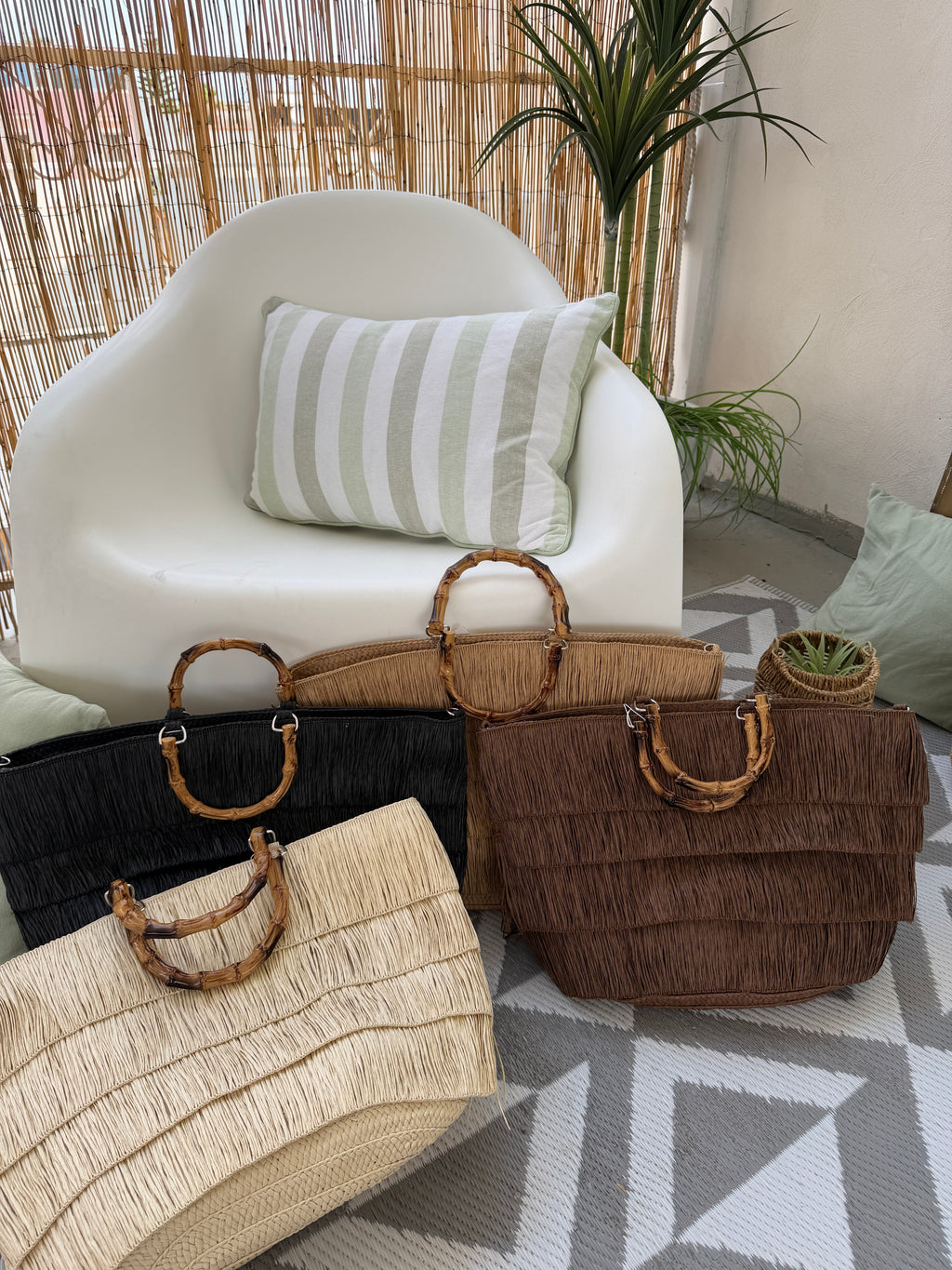 Borsa mare in rafia con manici effetto bambù