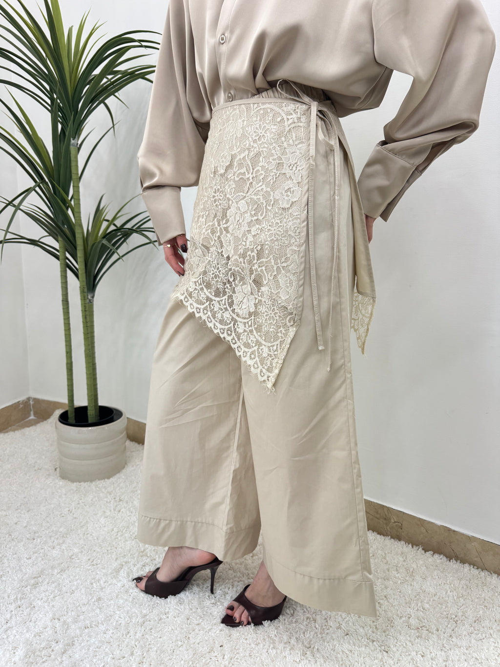 Pantalone con fusciacca in pizzo