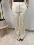 Pantalone  flare elegante – a vita media  con gamba svasata