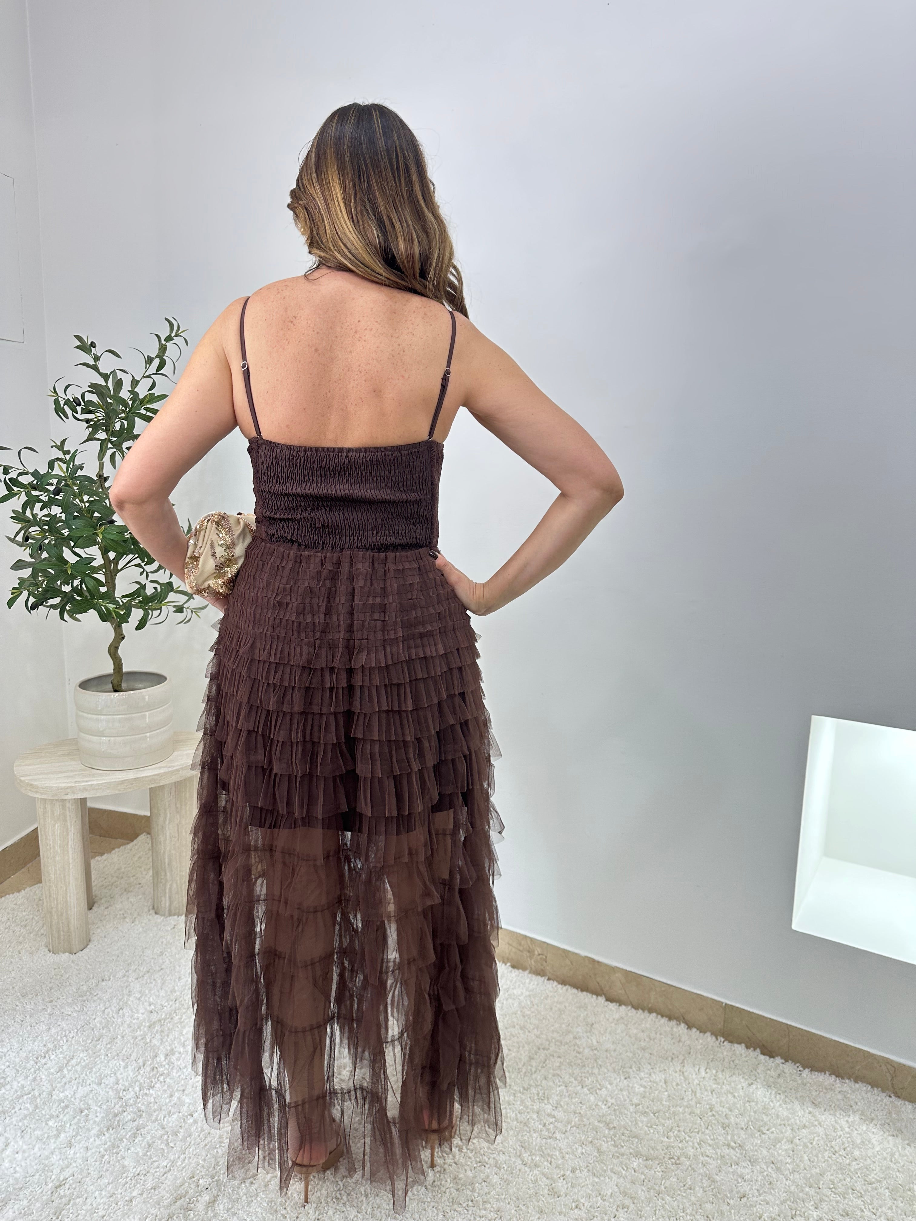 Abito in tulle con corpetto in pizzo e gonna a balze