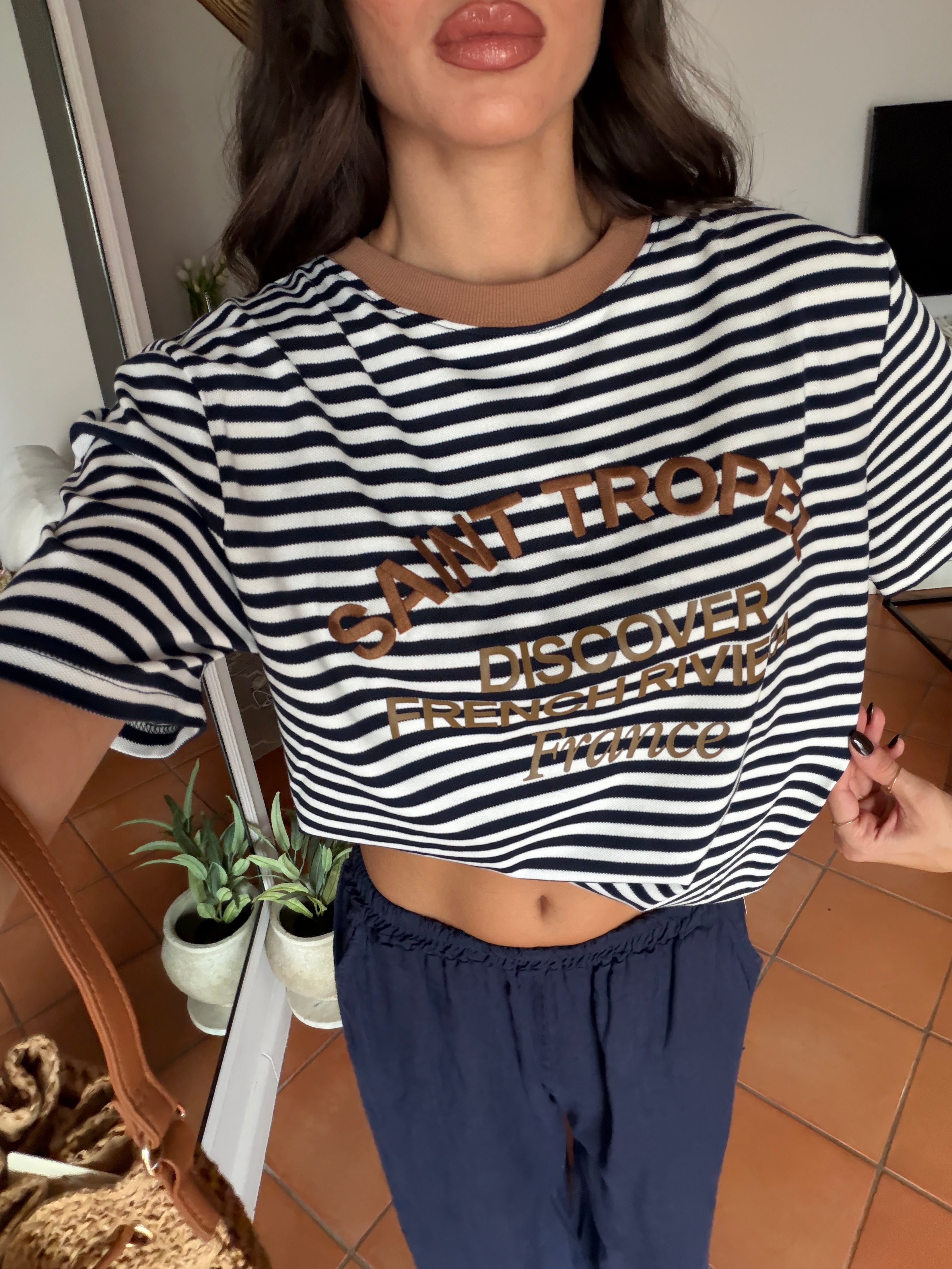 T-shirt crop a righe con ricamo frontale Saint tropez