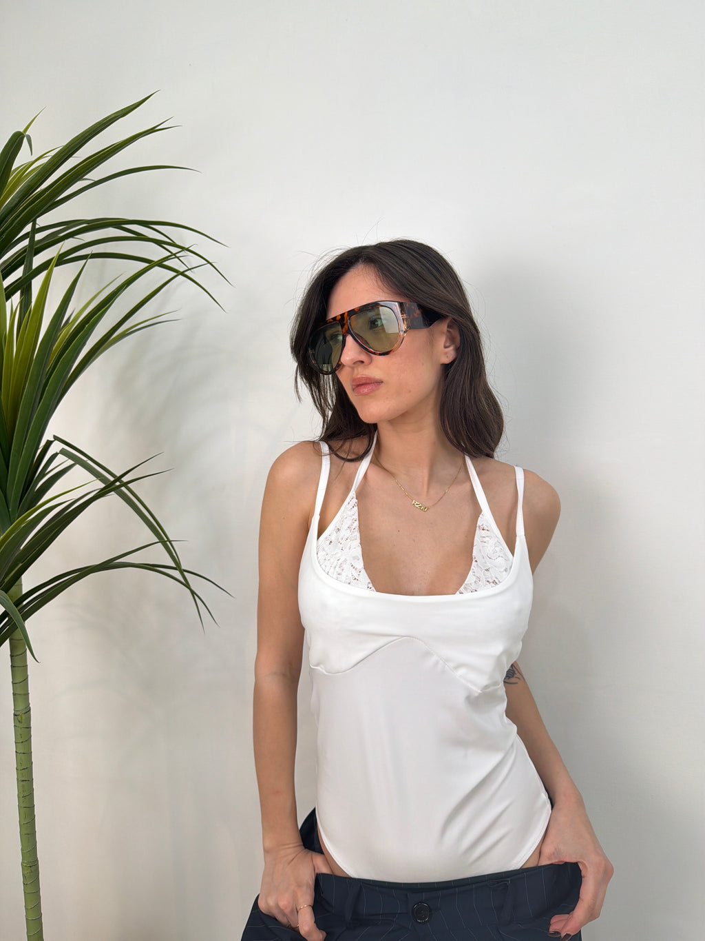 Body donna  con pizzo – Top aderente con scollo strutturato