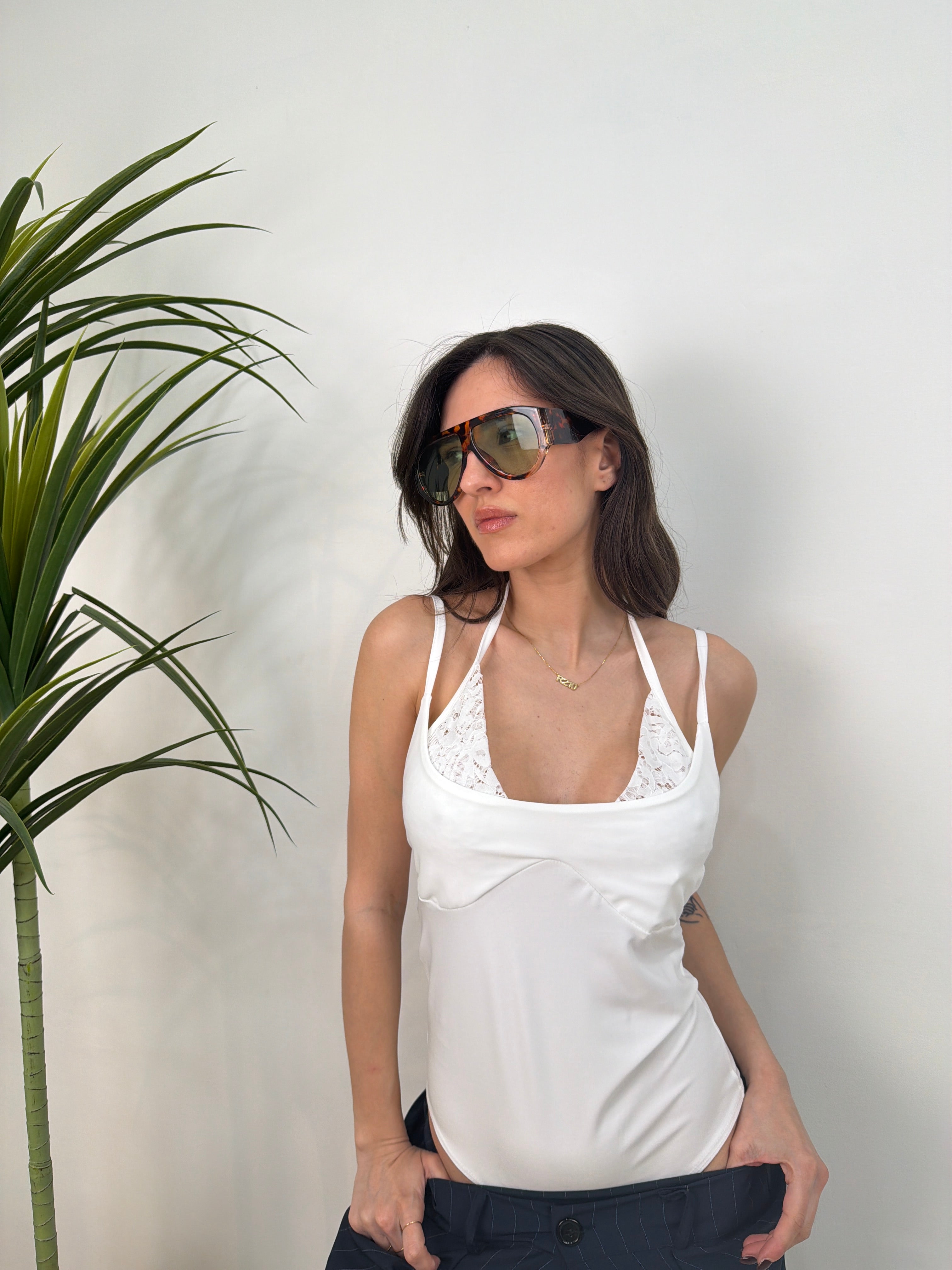 Body donna  con pizzo – Top aderente con scollo strutturato