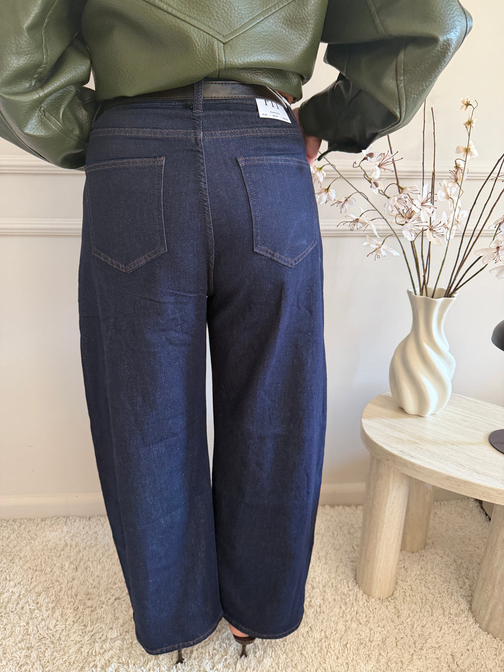 Jeans Wide Leg con Cintura e Applicazione Decorativa