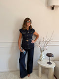 Coordinato in denim con camicia smanicata e pantalone