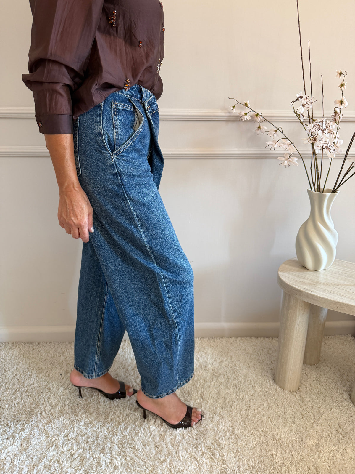 Jeans Gamba Ampia con Vita Asimmetrica