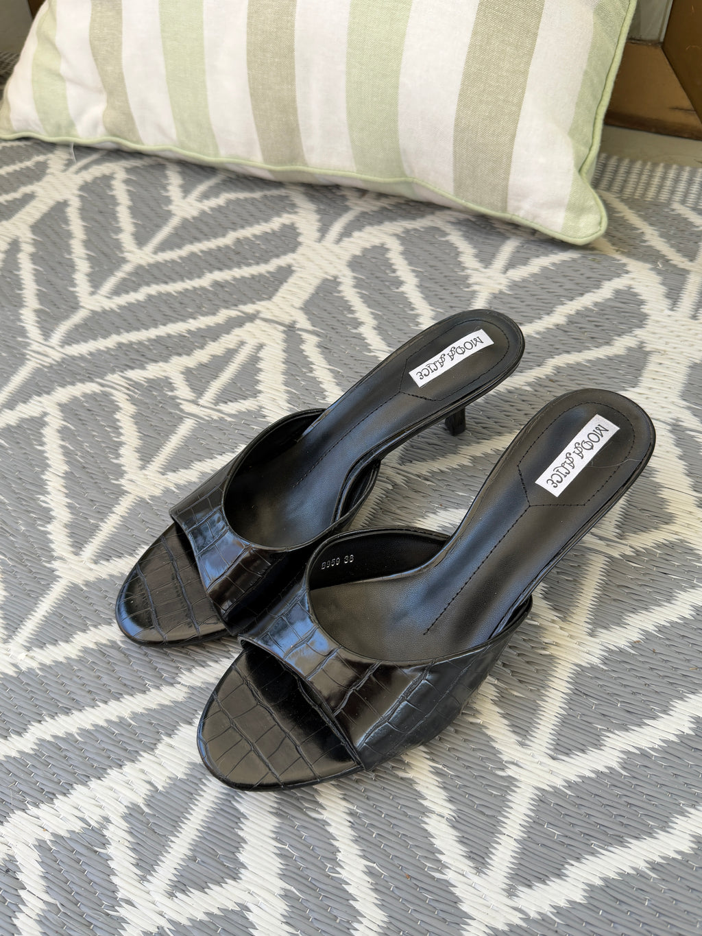 Sandali mules effetto cocco con tacco basso