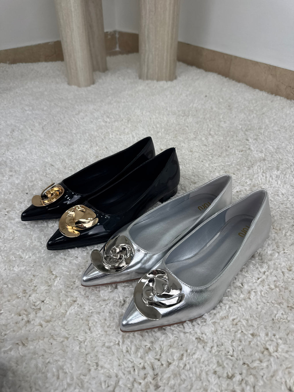 Ballerine a punta  con accessorio metallico