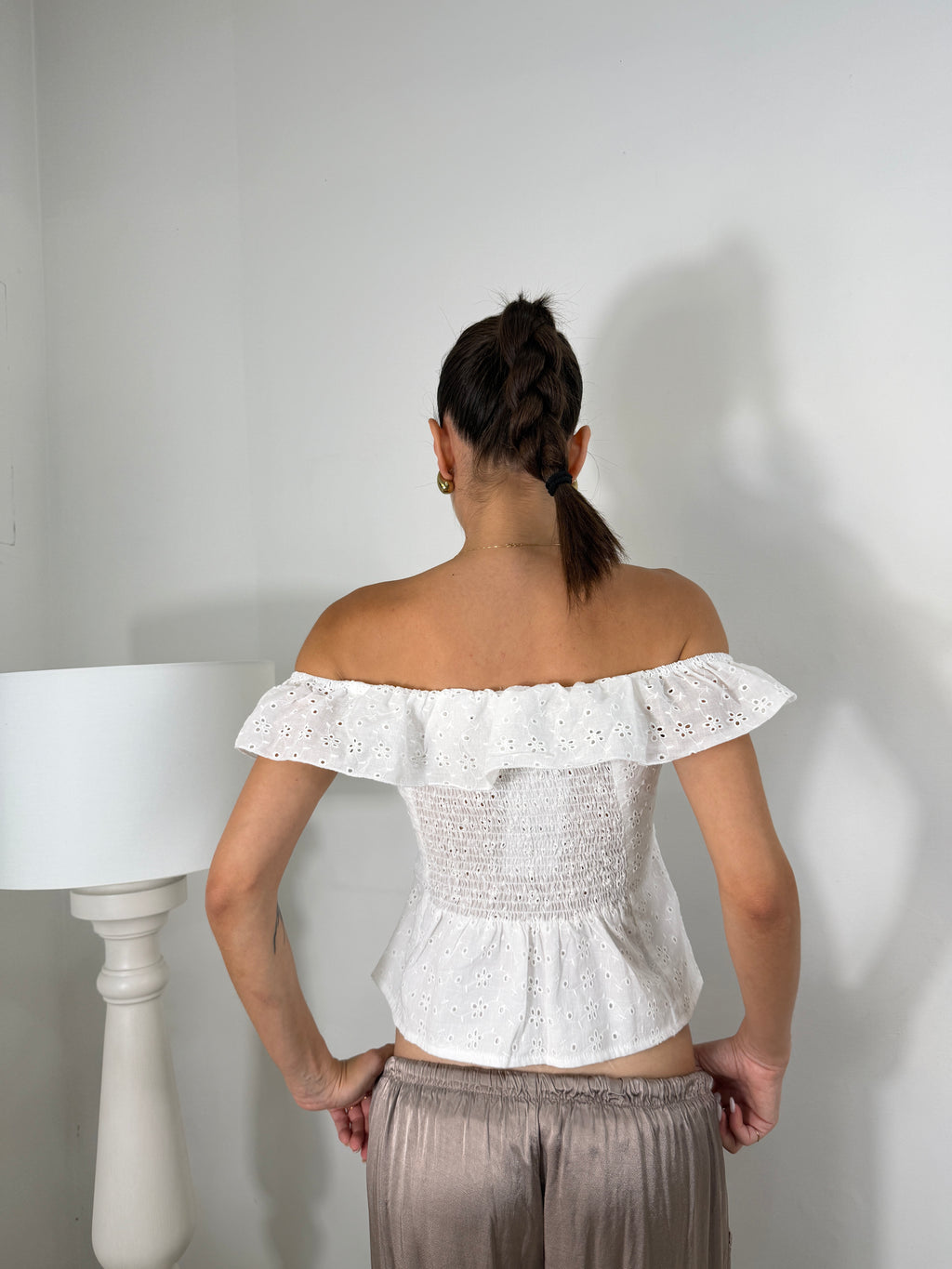 Blusa sangallo con spalle scoperte