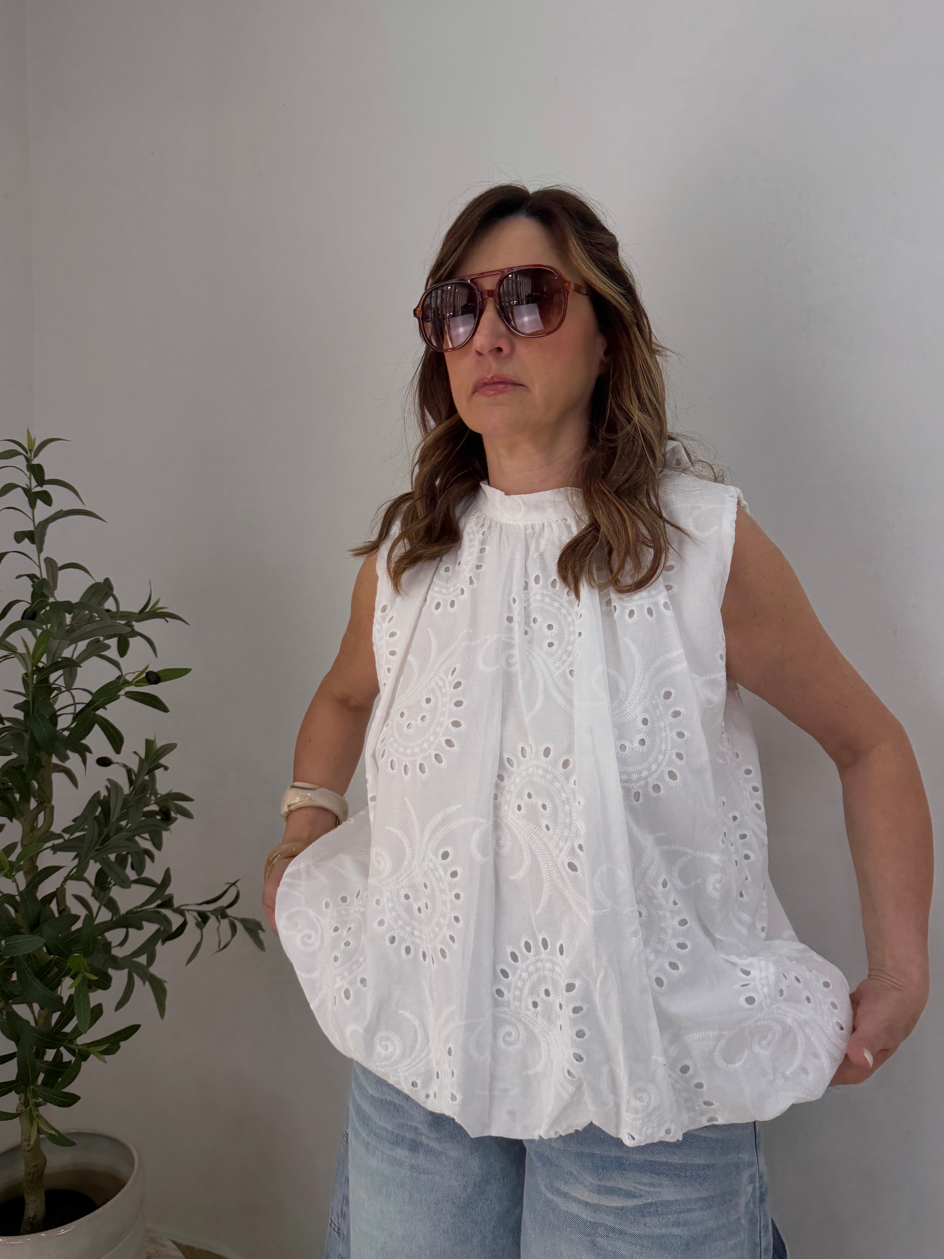 Blusa Sangallo Balloon con Schiena Aperta e Fiocco Elegante