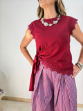 Maglia Top con nodo laterale e dettagli in pizzo