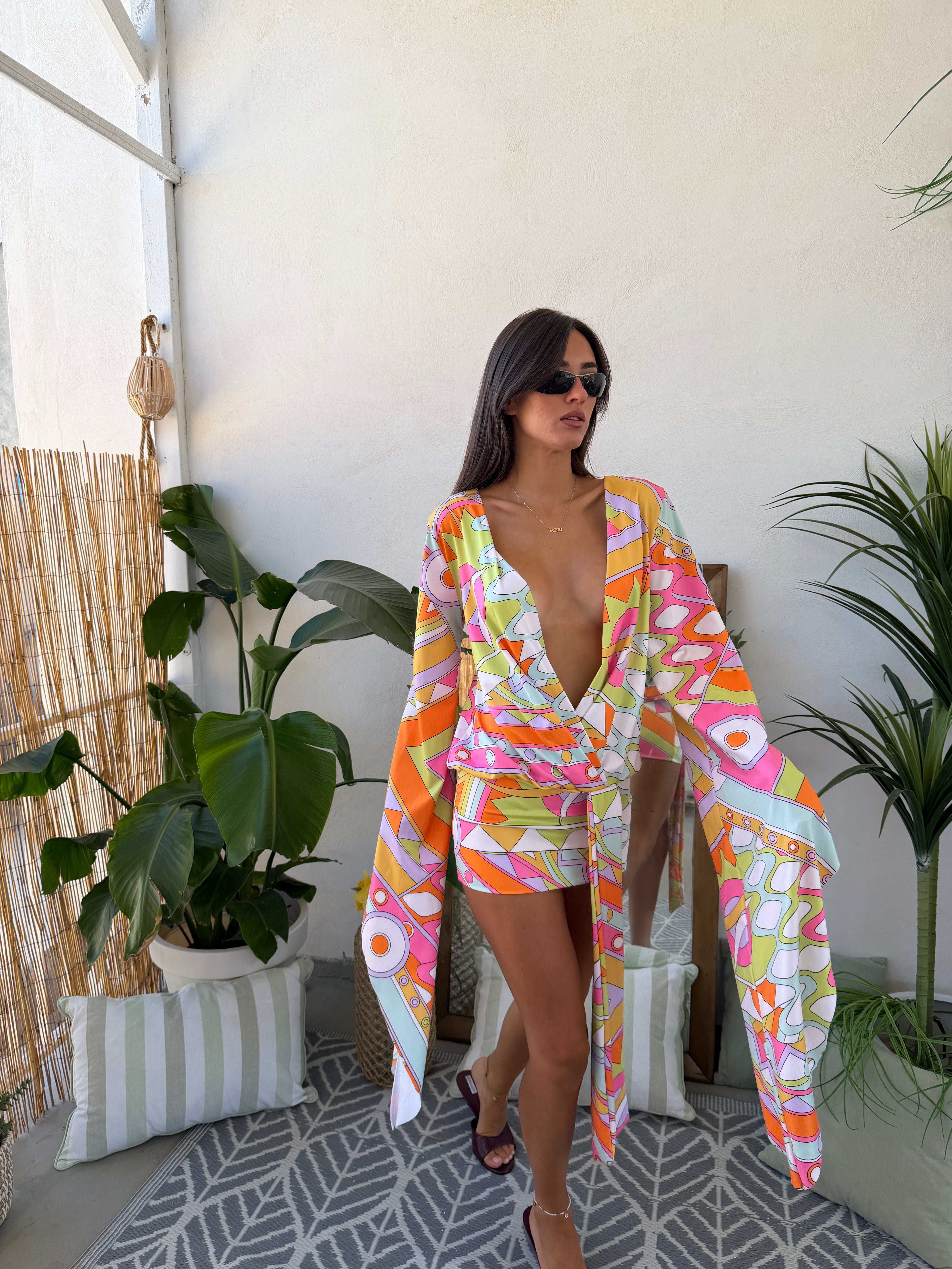 Mini dress  fantasia con maniche maxi e cintura