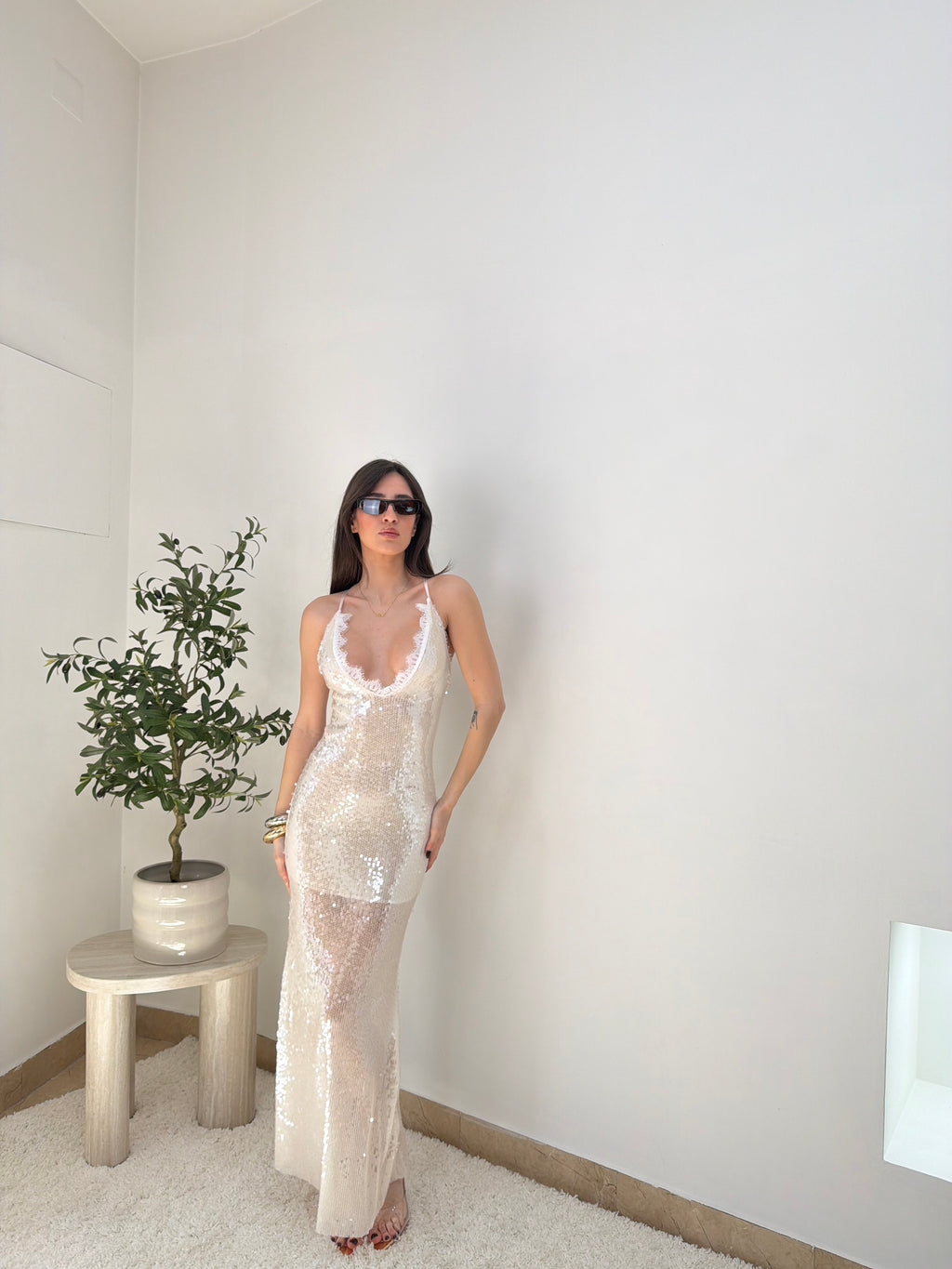 Abito lungo paillettes con scollo profondo