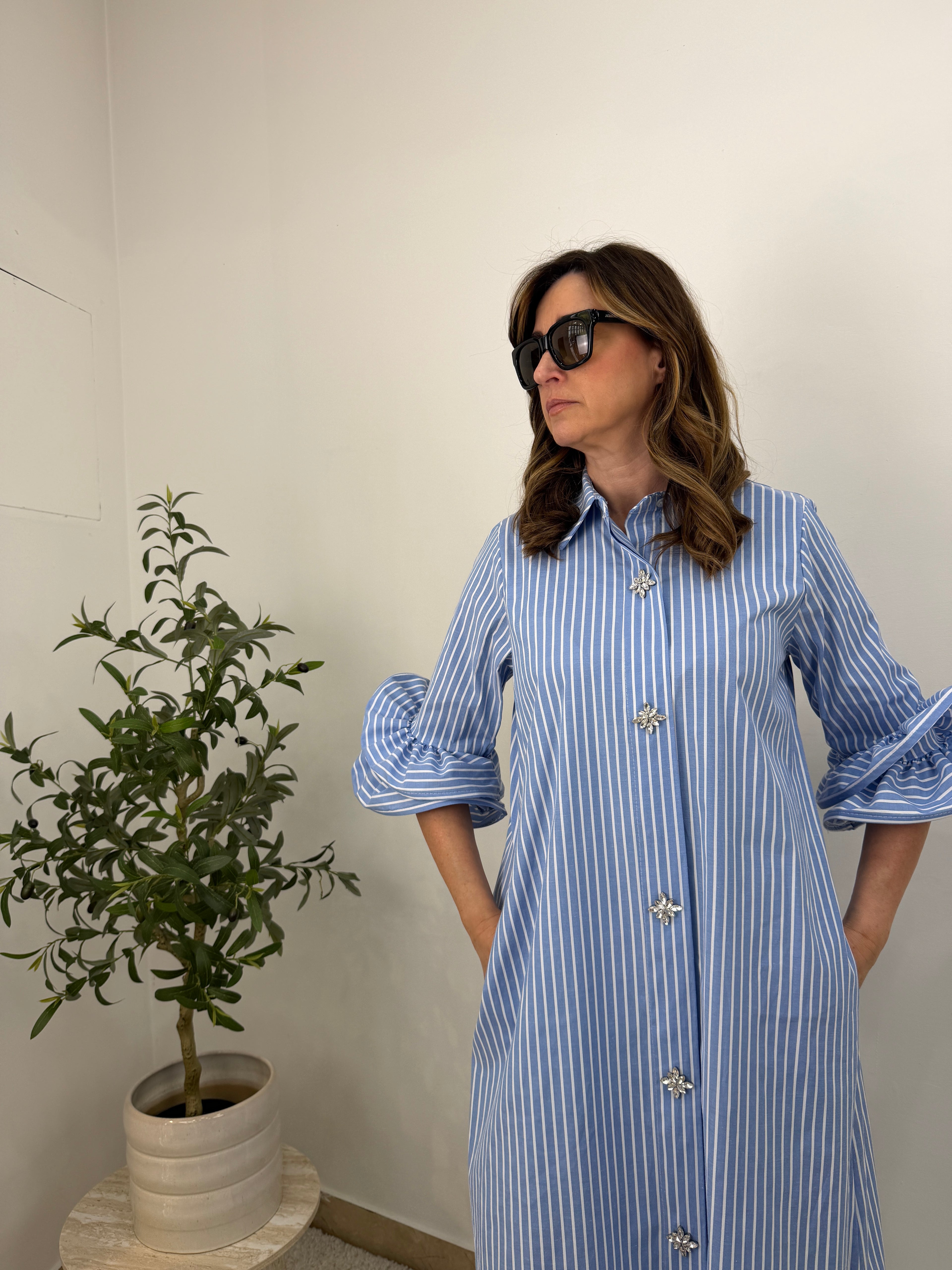 Chemisier Dress  con Bottoni Gioiello e Maniche Volant