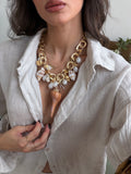 Collana con conchiglia pendente e dettagli marini