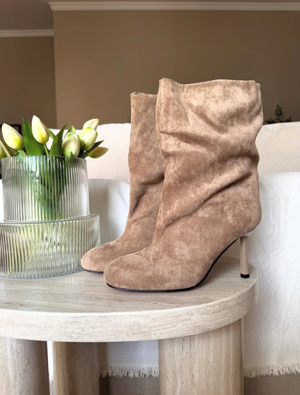Stivale  beige con tacco a spillo punta rotonda
