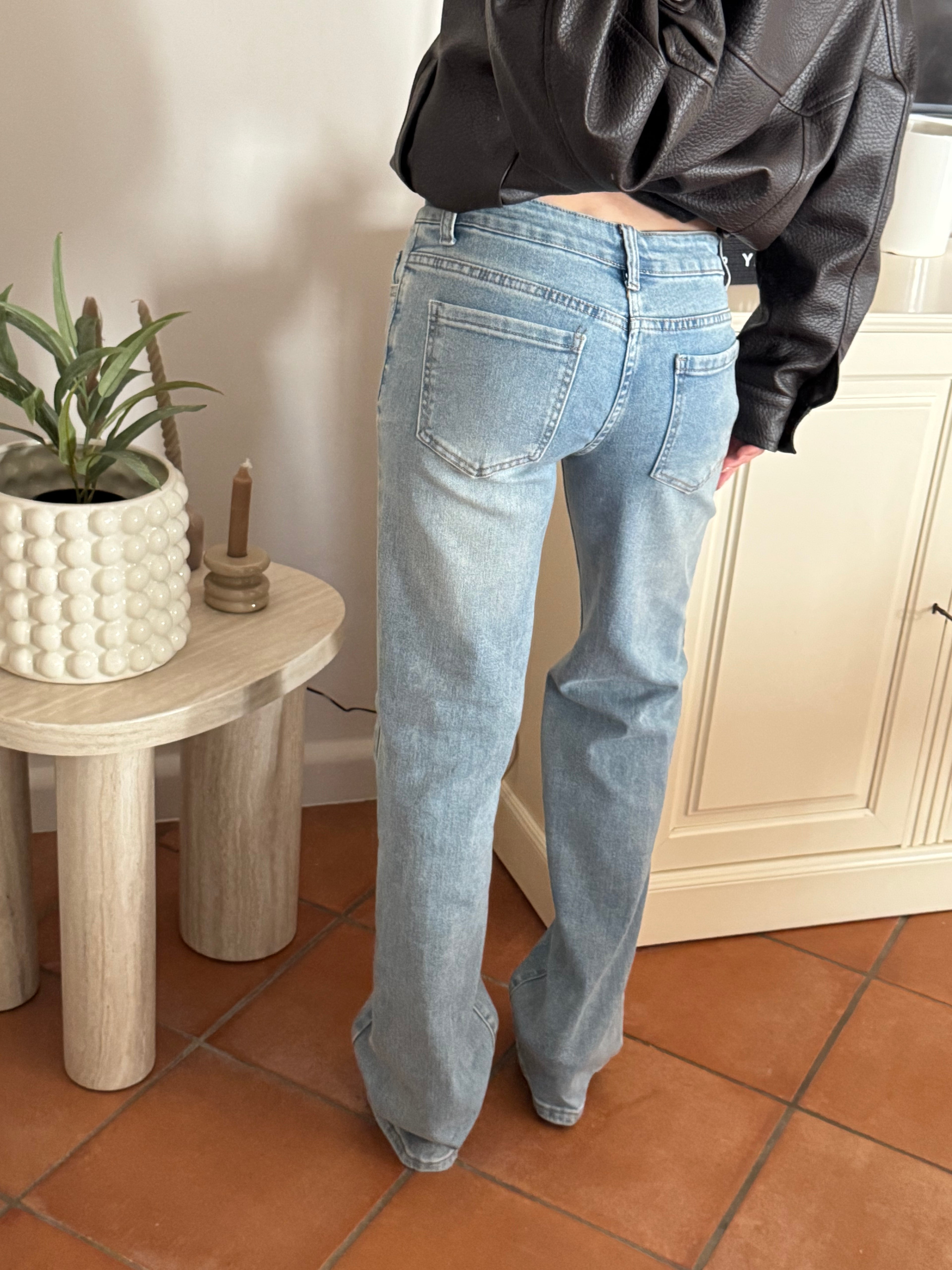 Jeans straight fit a vita bassa – lavaggio chiaro