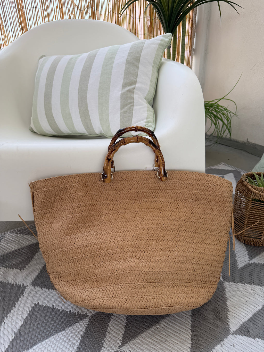 Borsa mare in rafia con manici effetto bambù