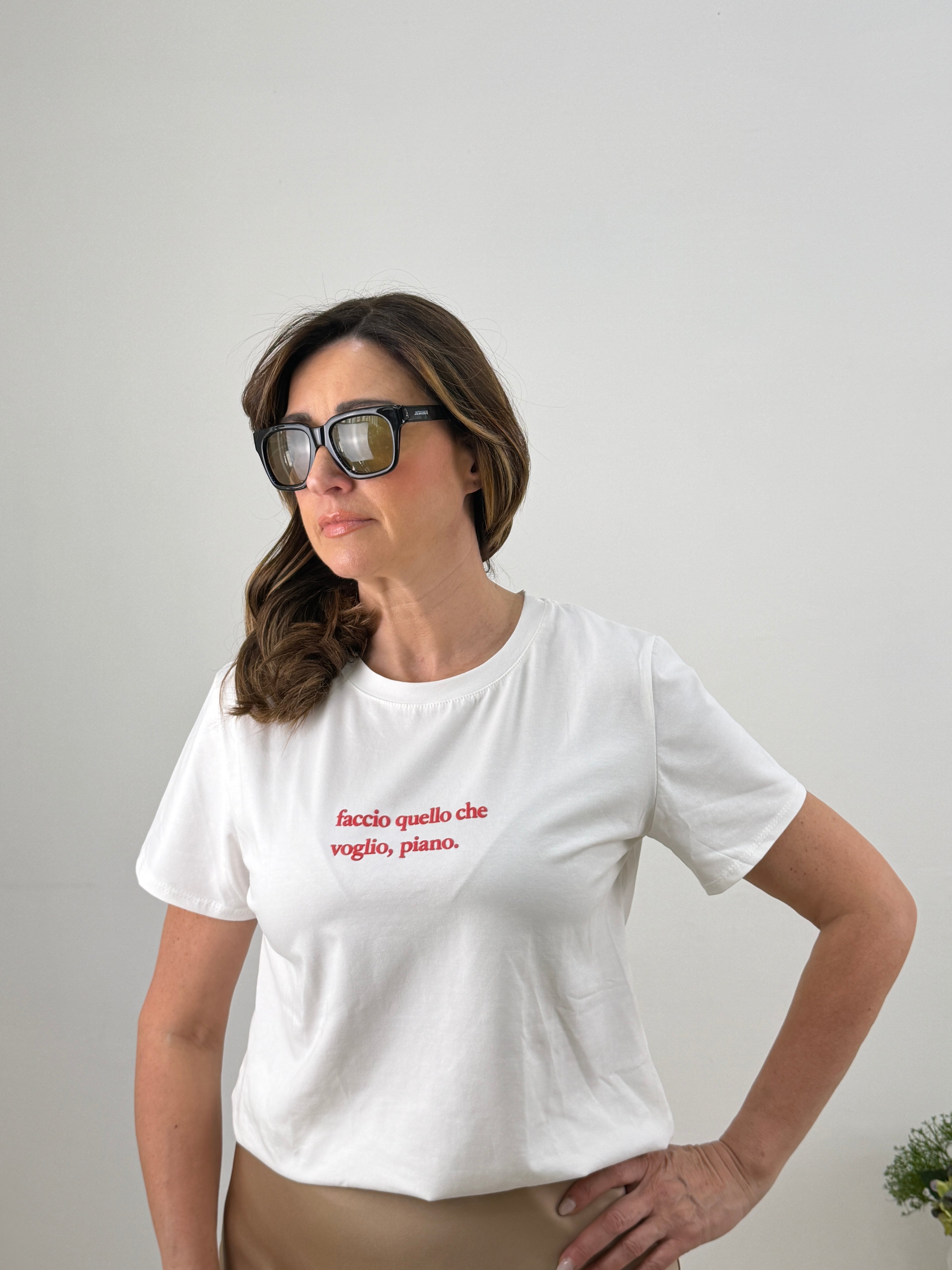 T-shirt con scritta minimal