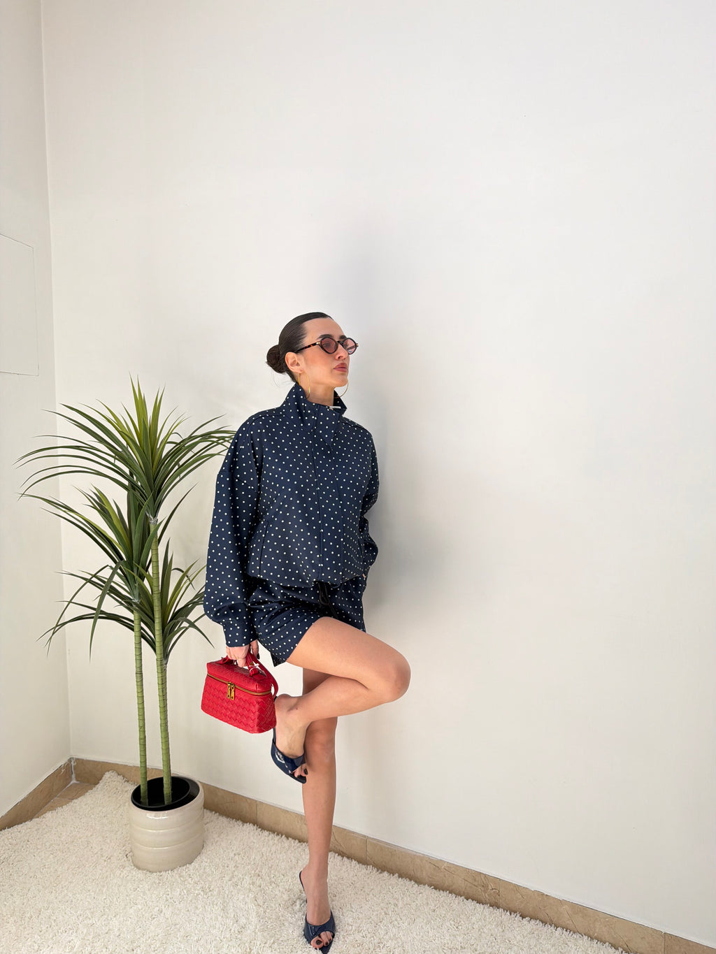 Coordinato pois con giacca crop a zip e shorts