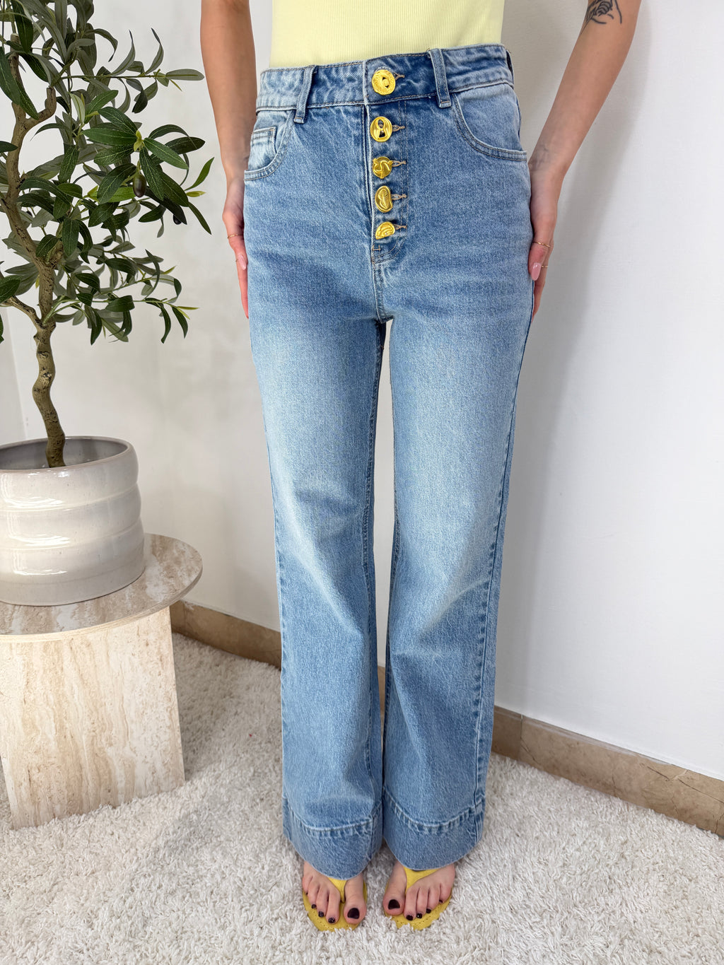 Jeans  wide leg vita alta con bottoni gioiello