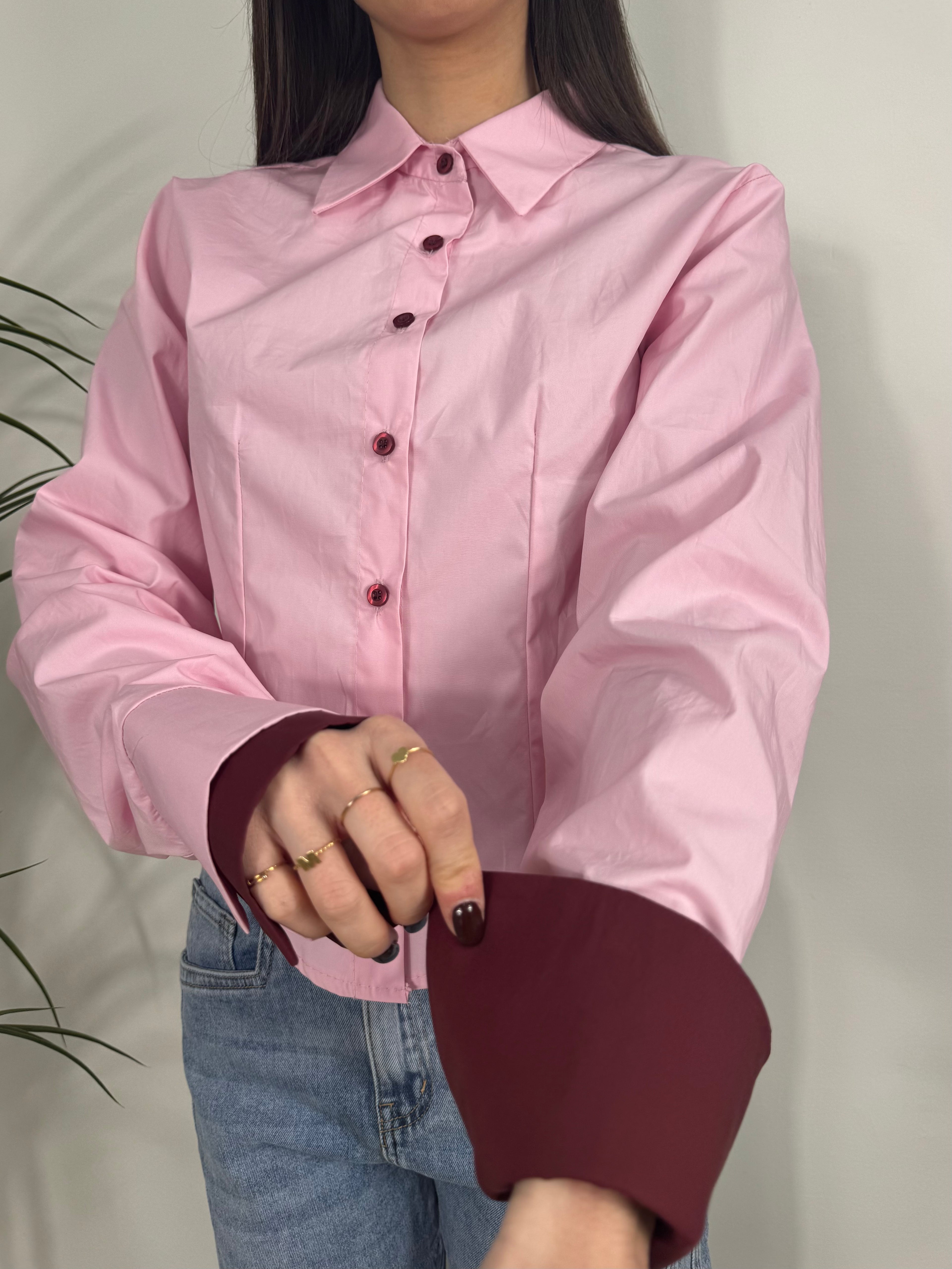 CAMICIA FIT SAGOMATO CON BOTTONI E RISVOLTO A CONTRASTO