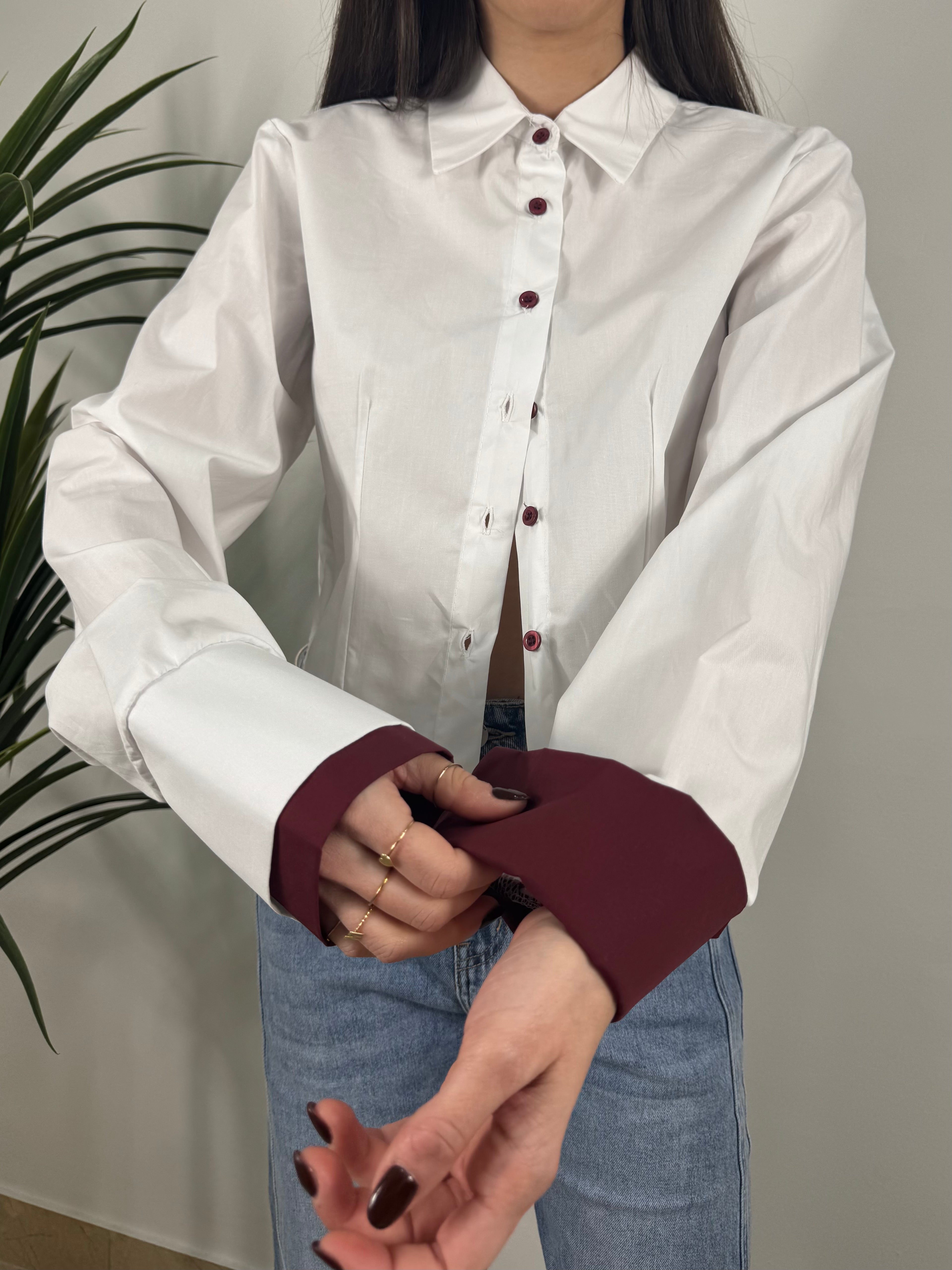 CAMICIA FIT SAGOMATO CON BOTTONI E RISVOLTO A CONTRASTO