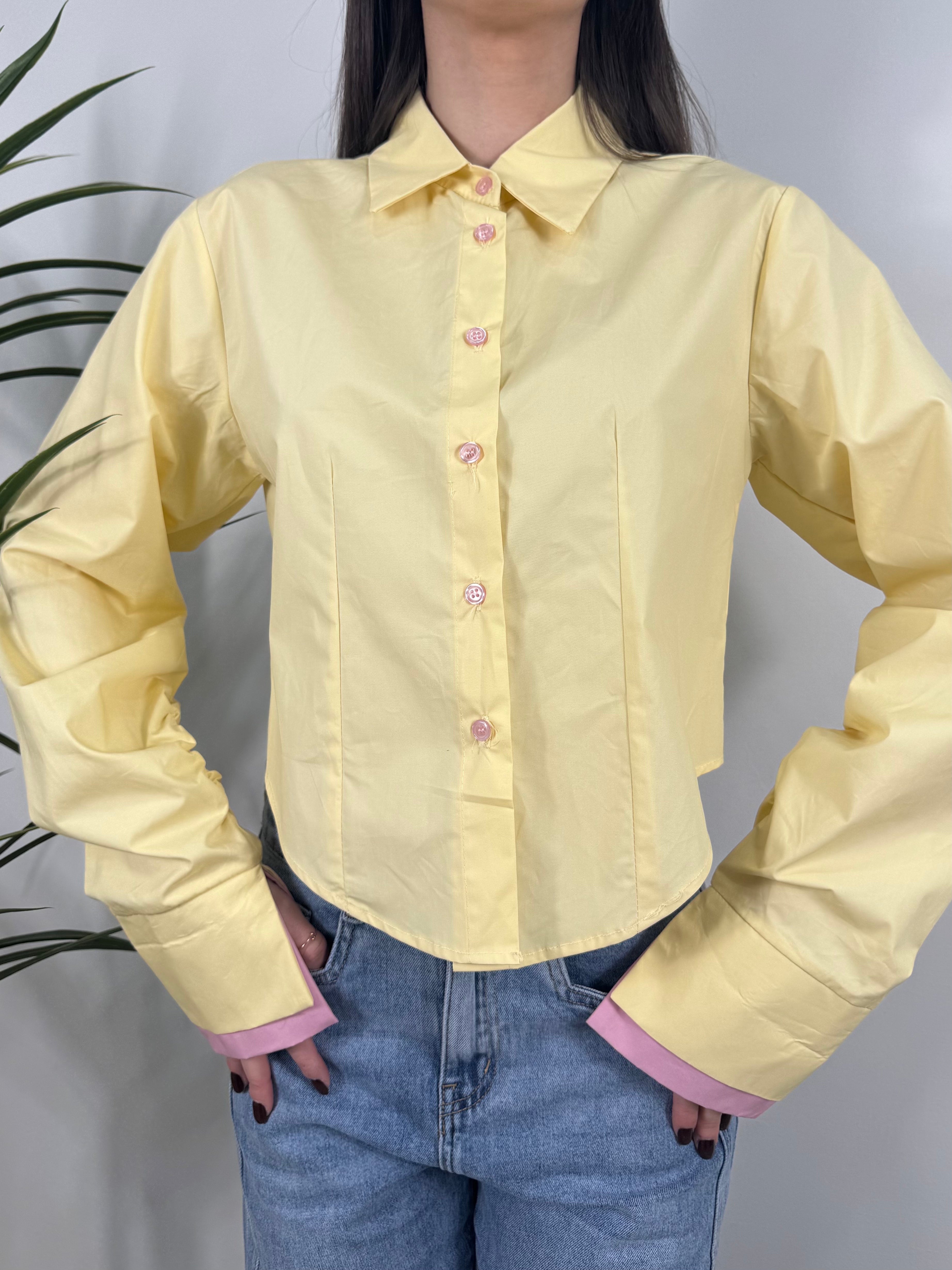 CAMICIA FIT SAGOMATO CON BOTTONI E RISVOLTO A CONTRASTO