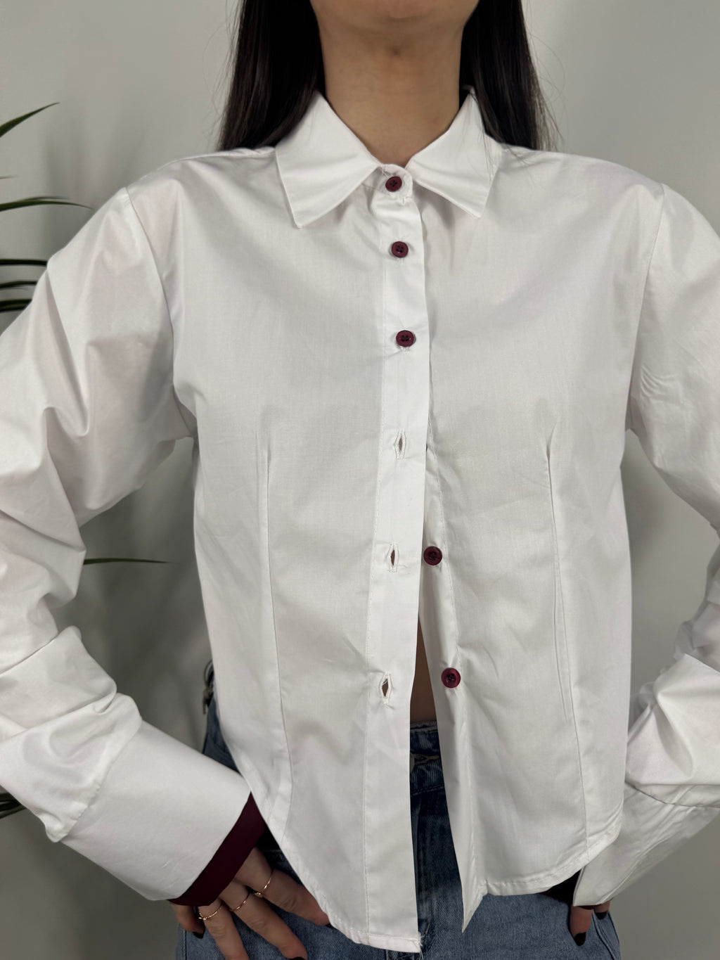 CAMICIA FIT SAGOMATO CON BOTTONI E RISVOLTO A CONTRASTO