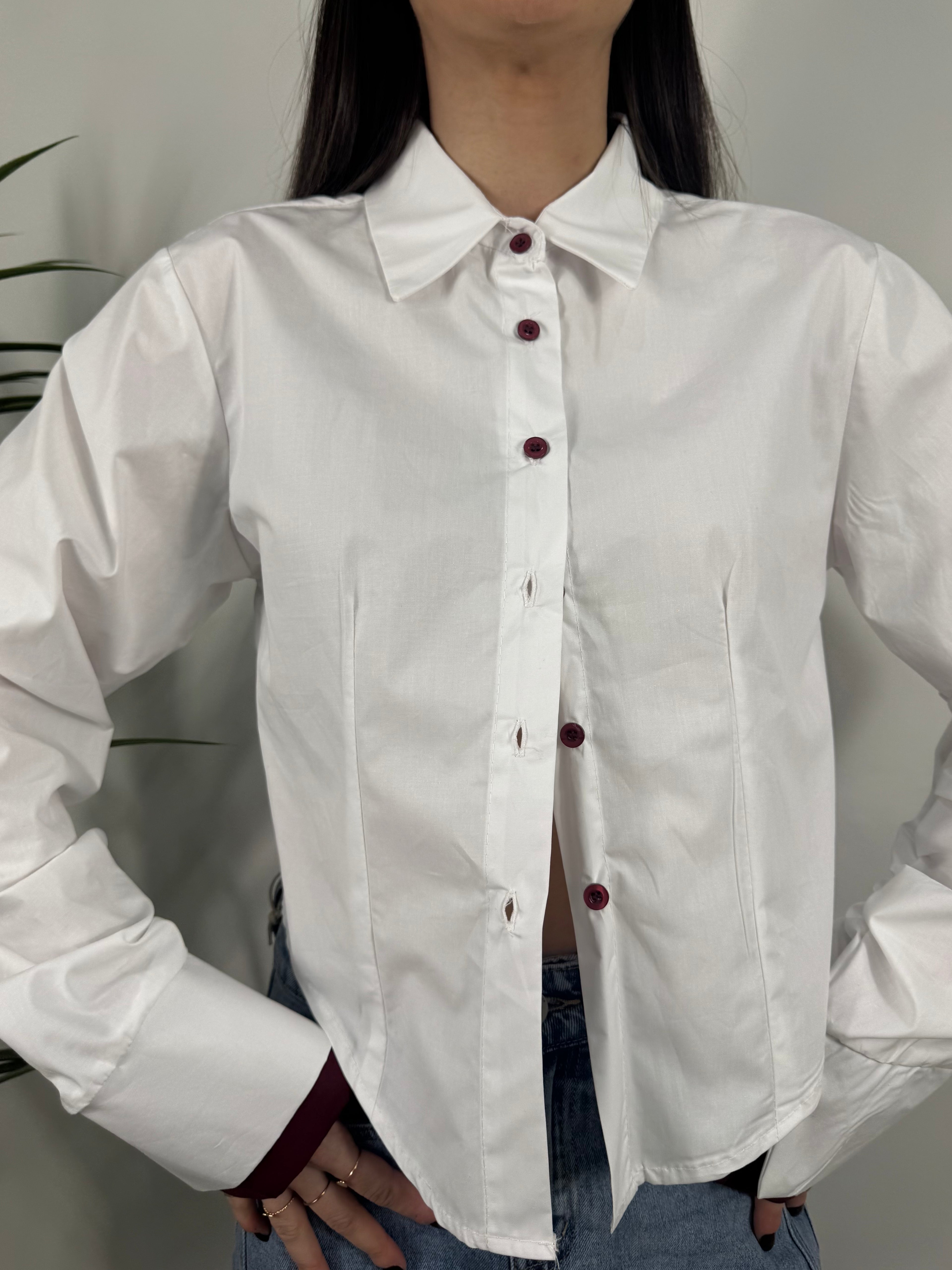 CAMICIA FIT SAGOMATO CON BOTTONI E RISVOLTO A CONTRASTO