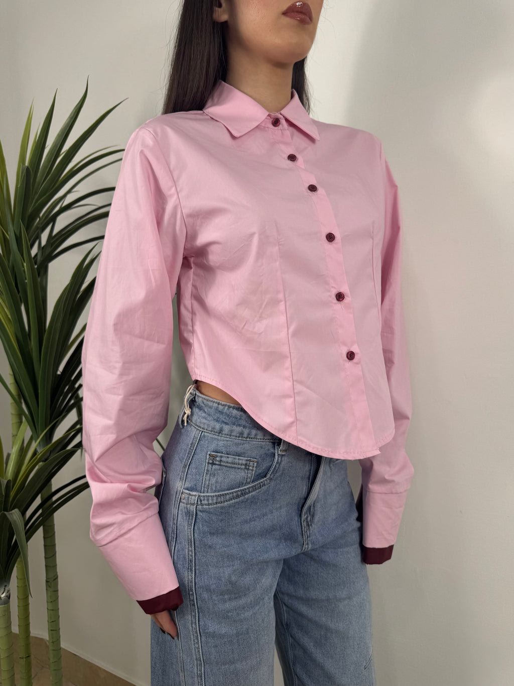 CAMICIA FIT SAGOMATO CON BOTTONI E RISVOLTO A CONTRASTO