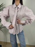 CAMICIA A RIGHE CON CRAVATTA E MANICHE VOLUME