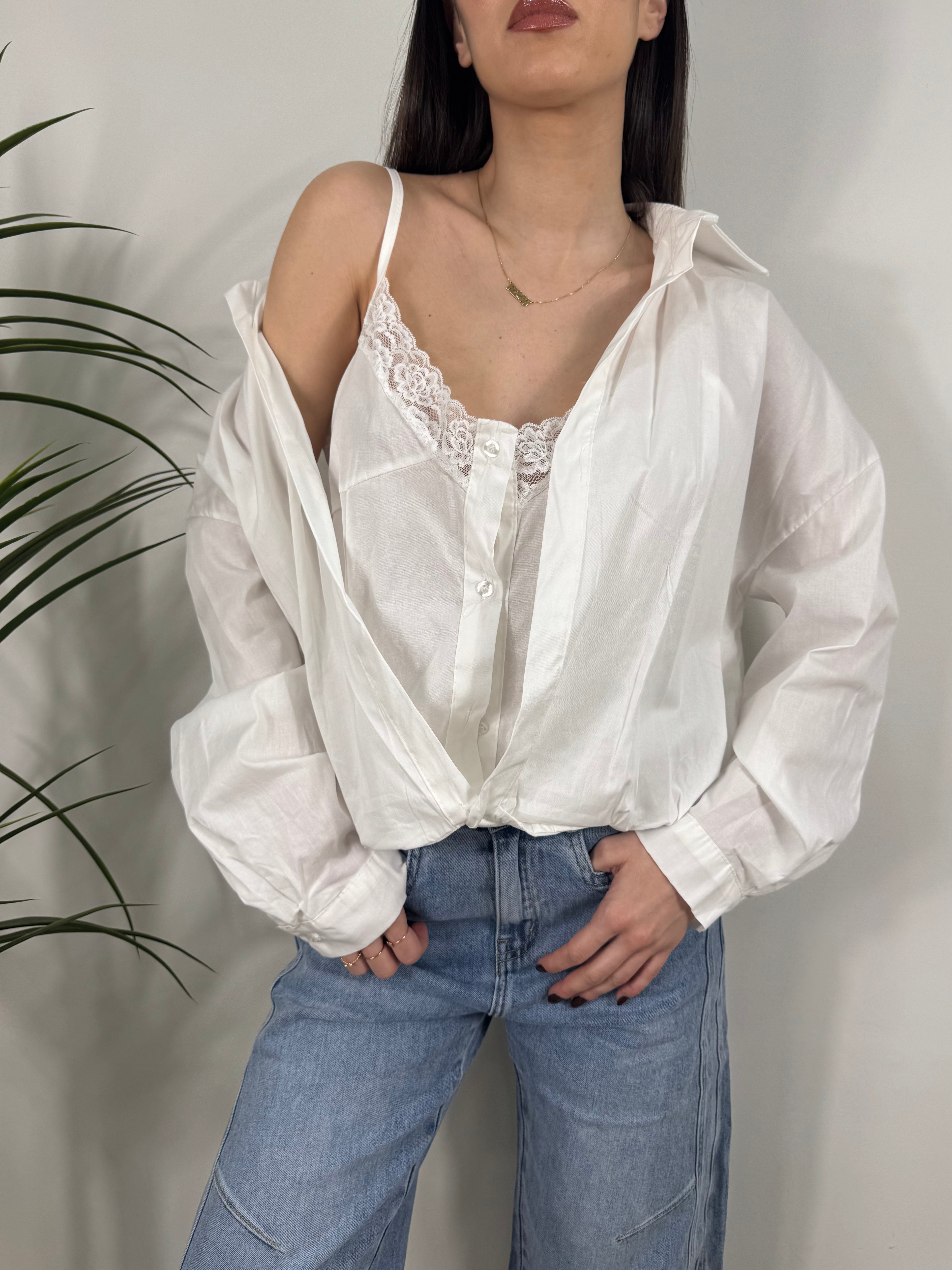 Camicia oversize in cotone con top lingerie in pizzo
