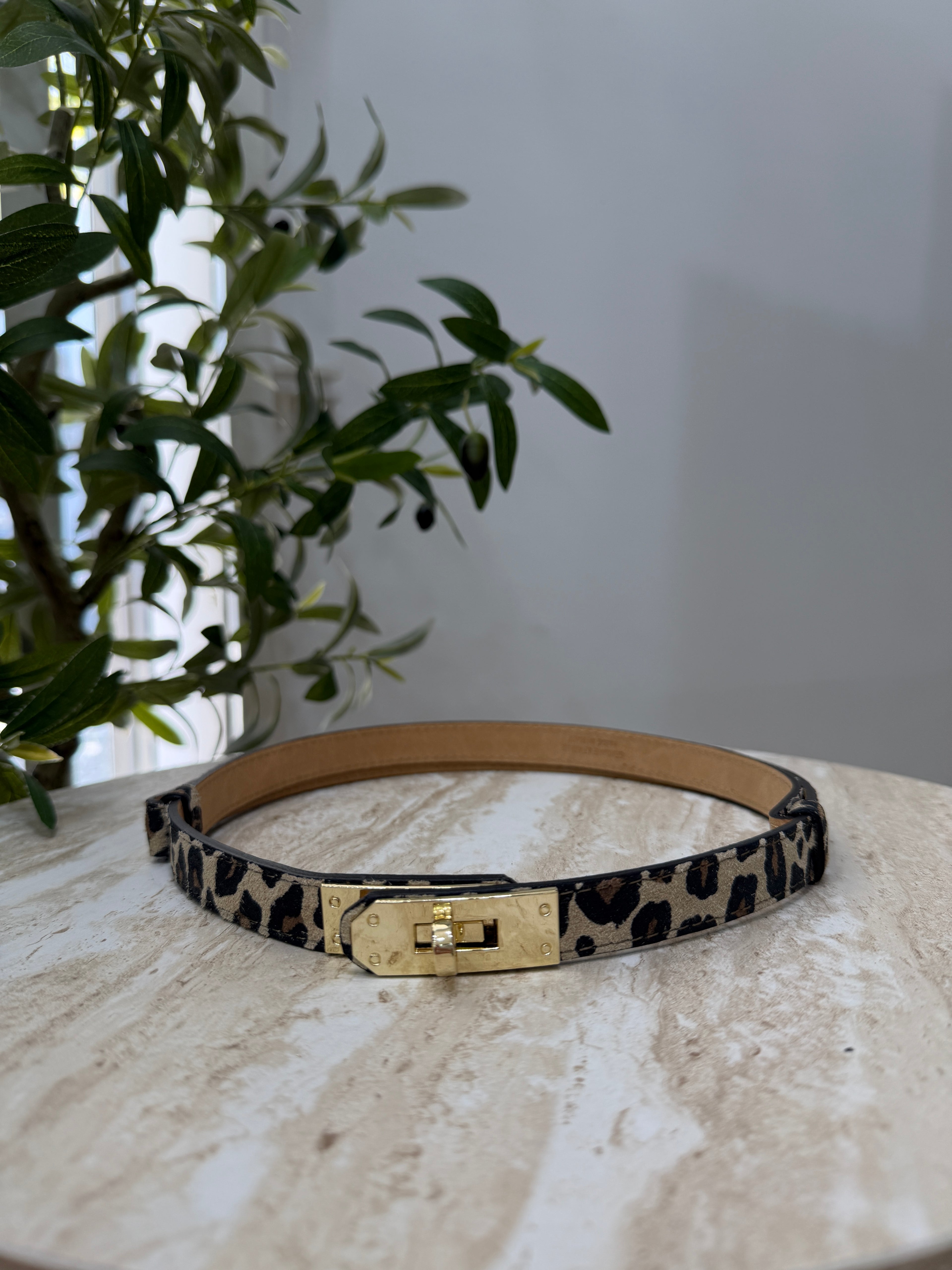 Cinture sottili in pelle con chiusura a incastro