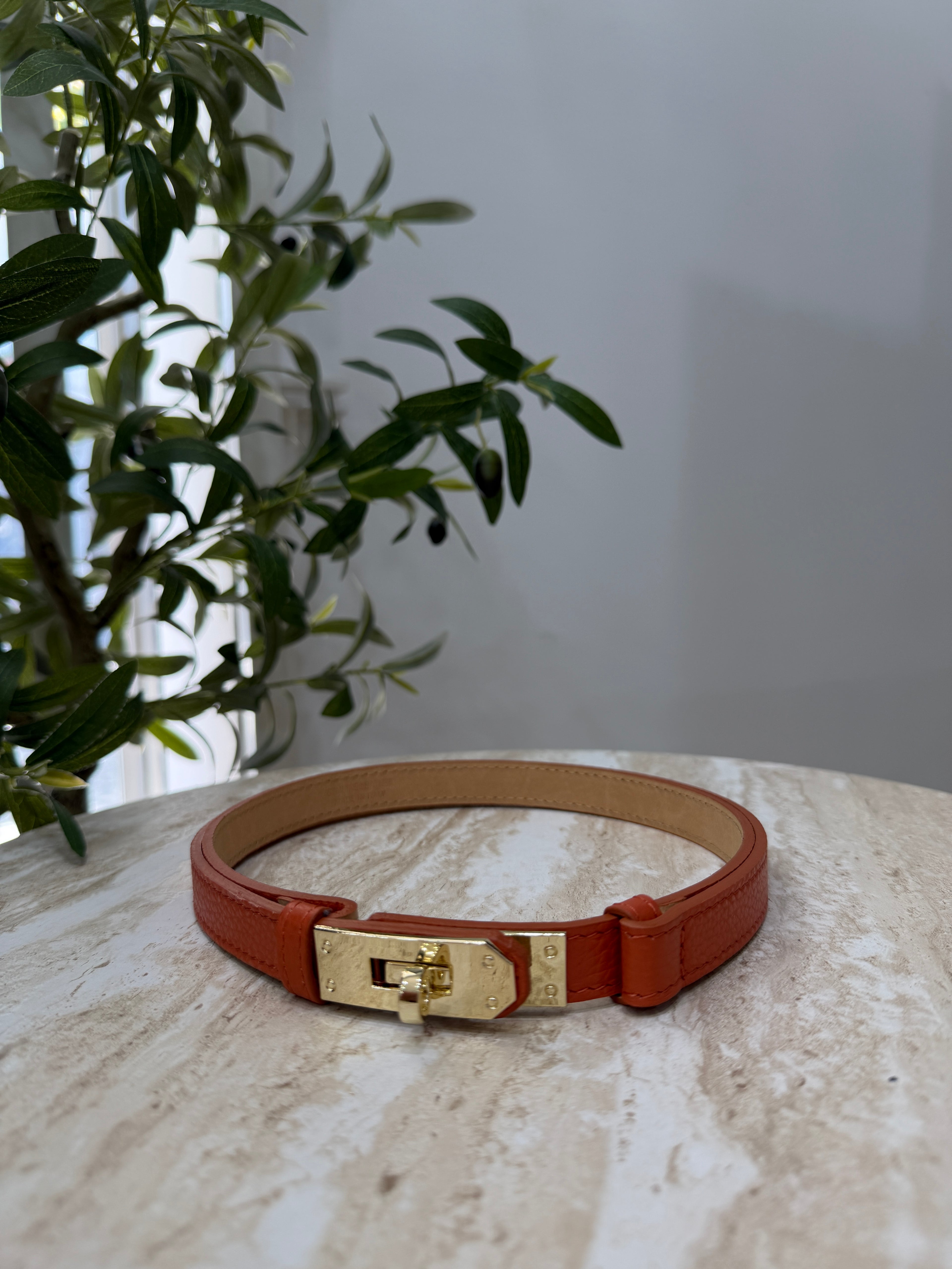 Cinture sottili in pelle con chiusura a incastro