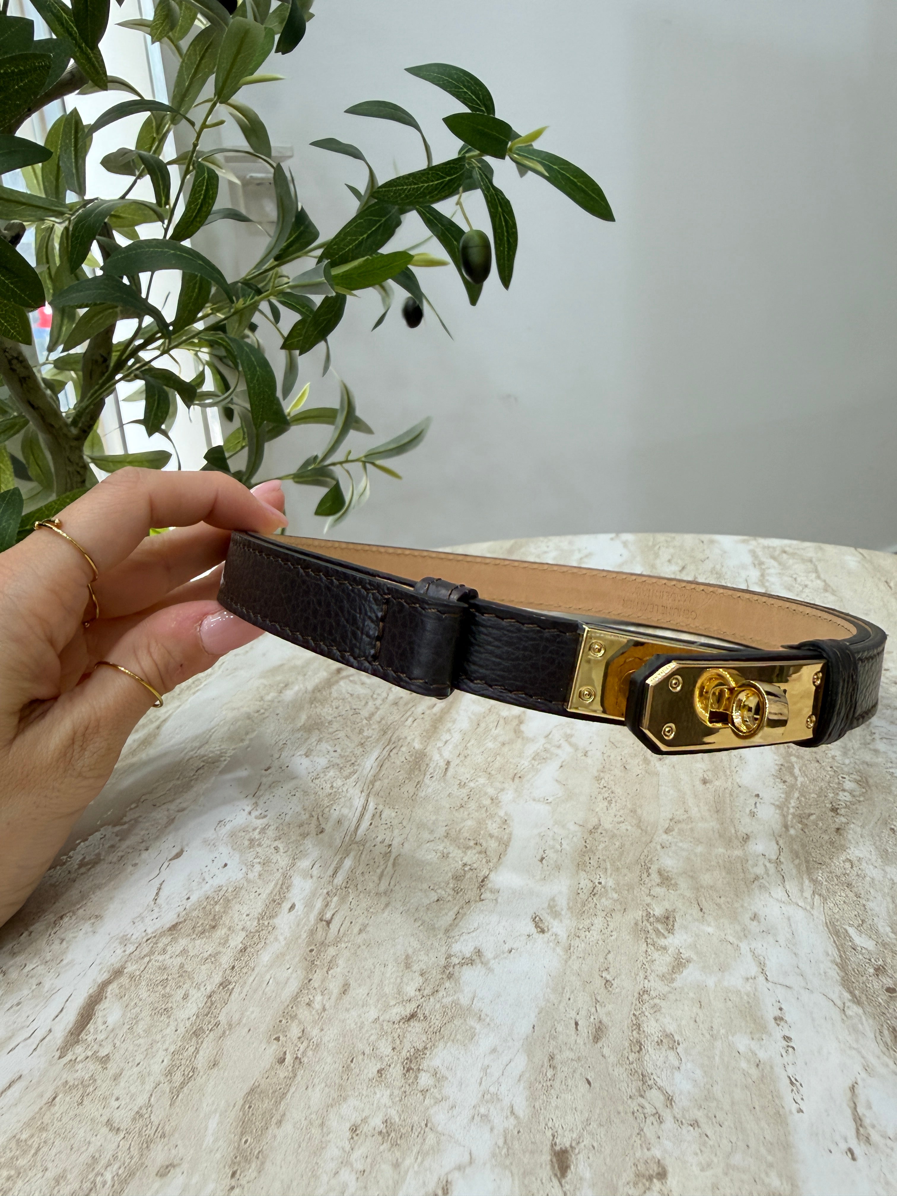 Cinture sottili in pelle con chiusura a incastro