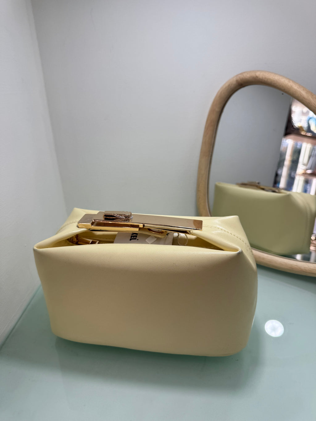Borsa clutch elegante con chiusura dorata – Mini bag rigida
