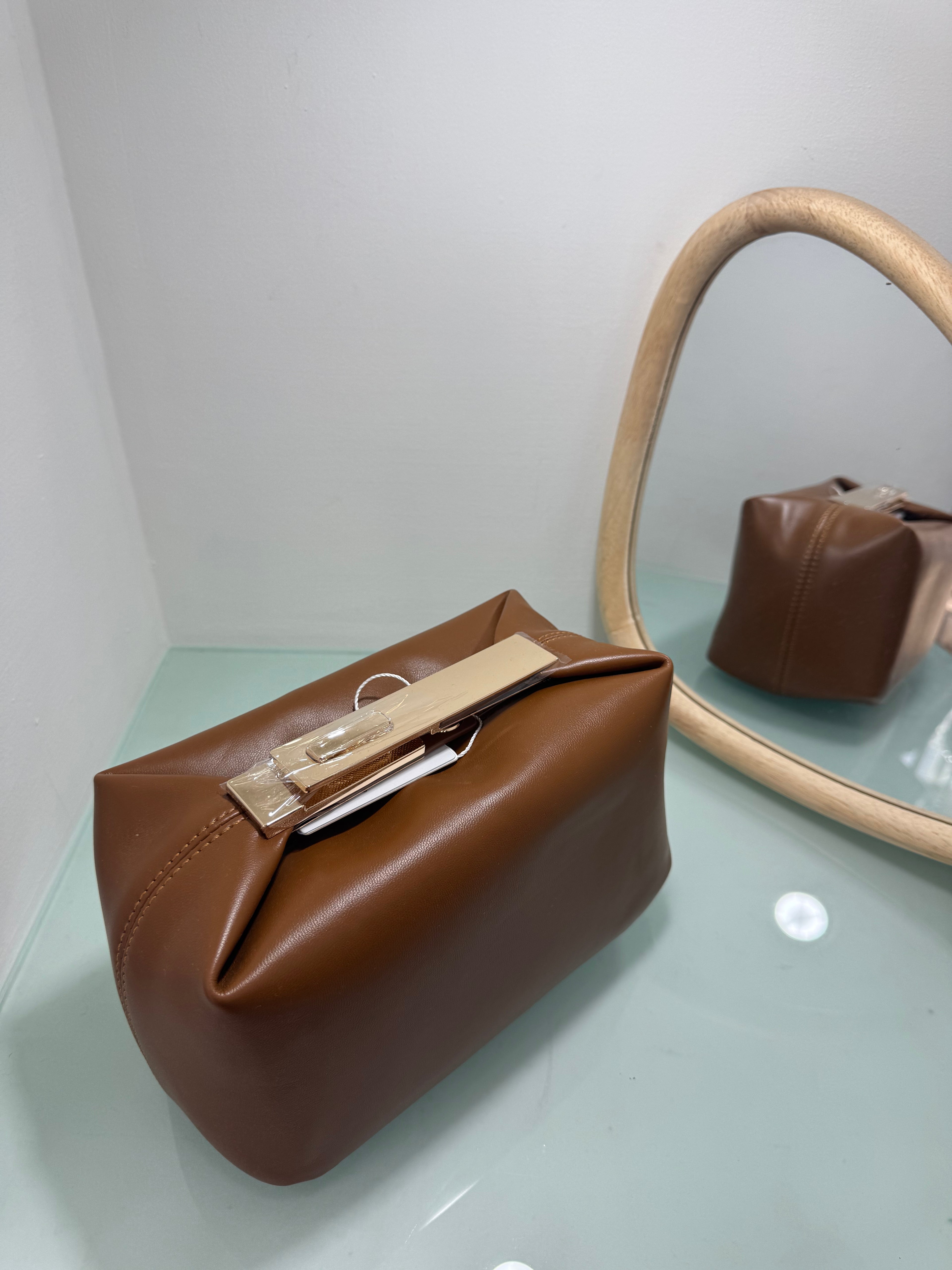 Borsa clutch elegante con chiusura dorata – Mini bag rigida