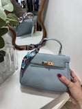 Borsa mini  con manico e foulard decorativo