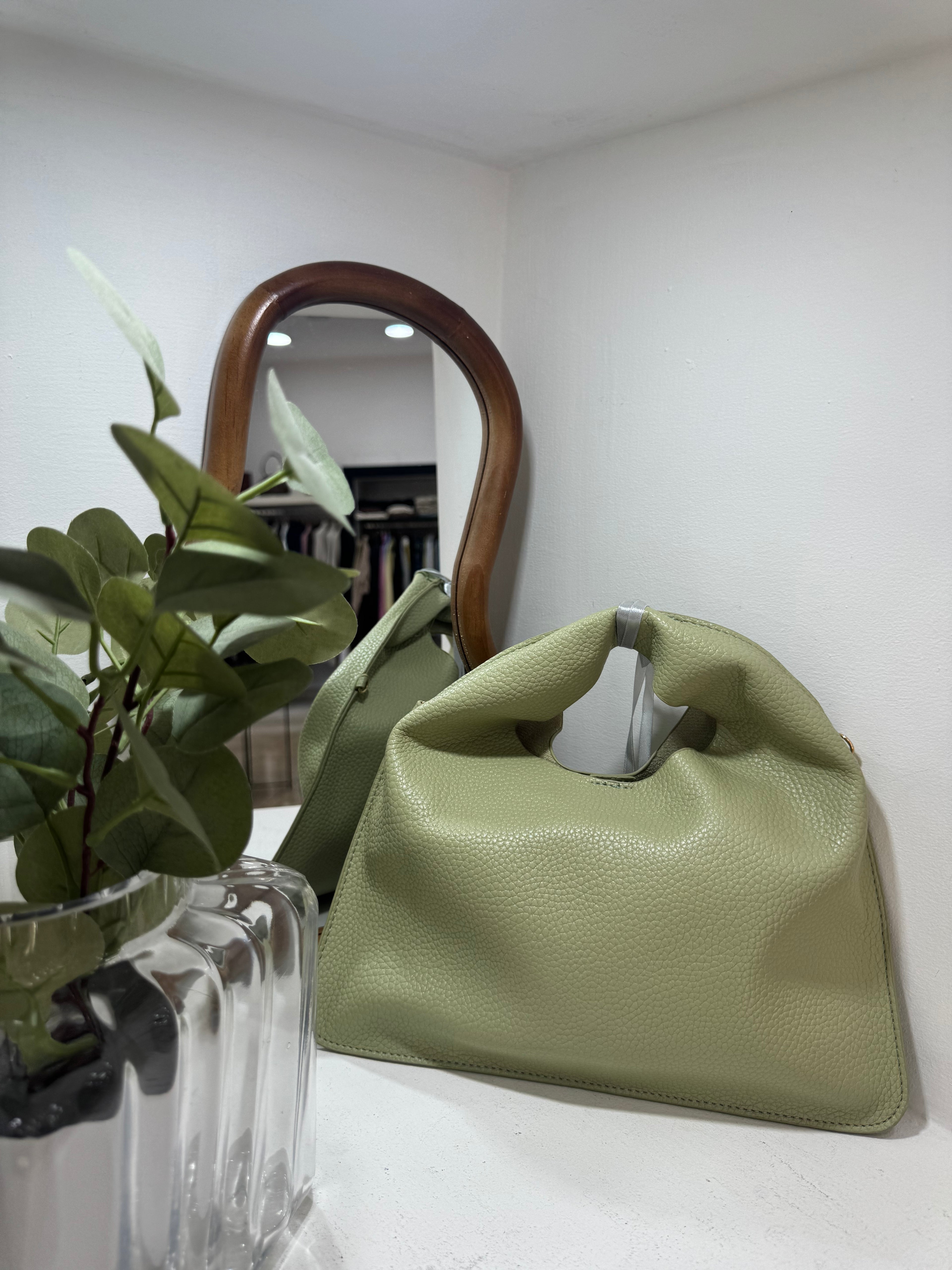 Borsa a mano e tracolla effetto pelle