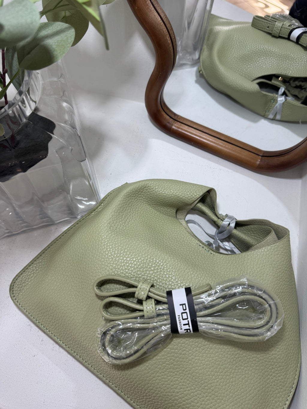 Borsa a mano e tracolla effetto pelle