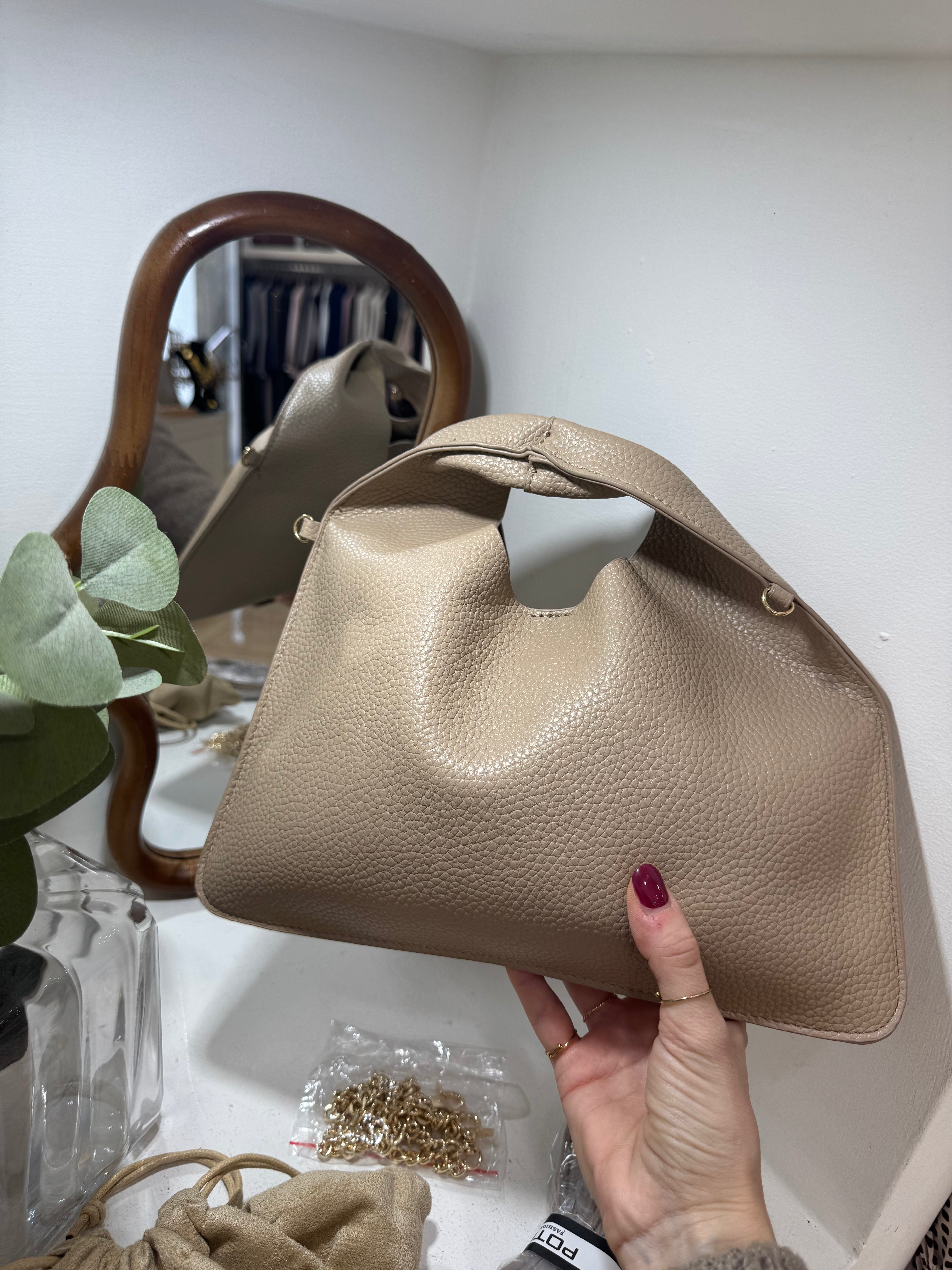 Borsa a mano e tracolla effetto pelle