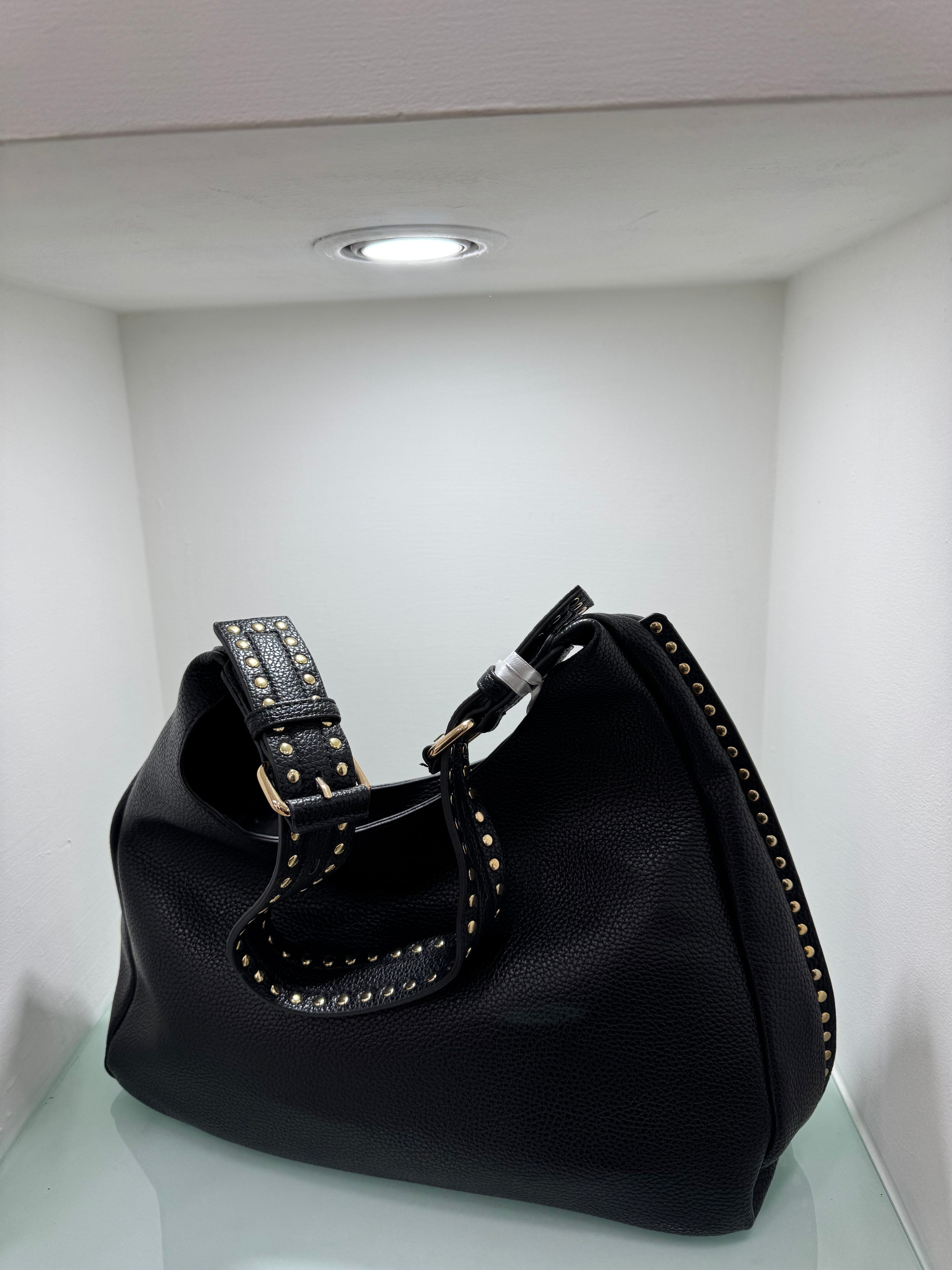 Borsa a spalla   con borchie