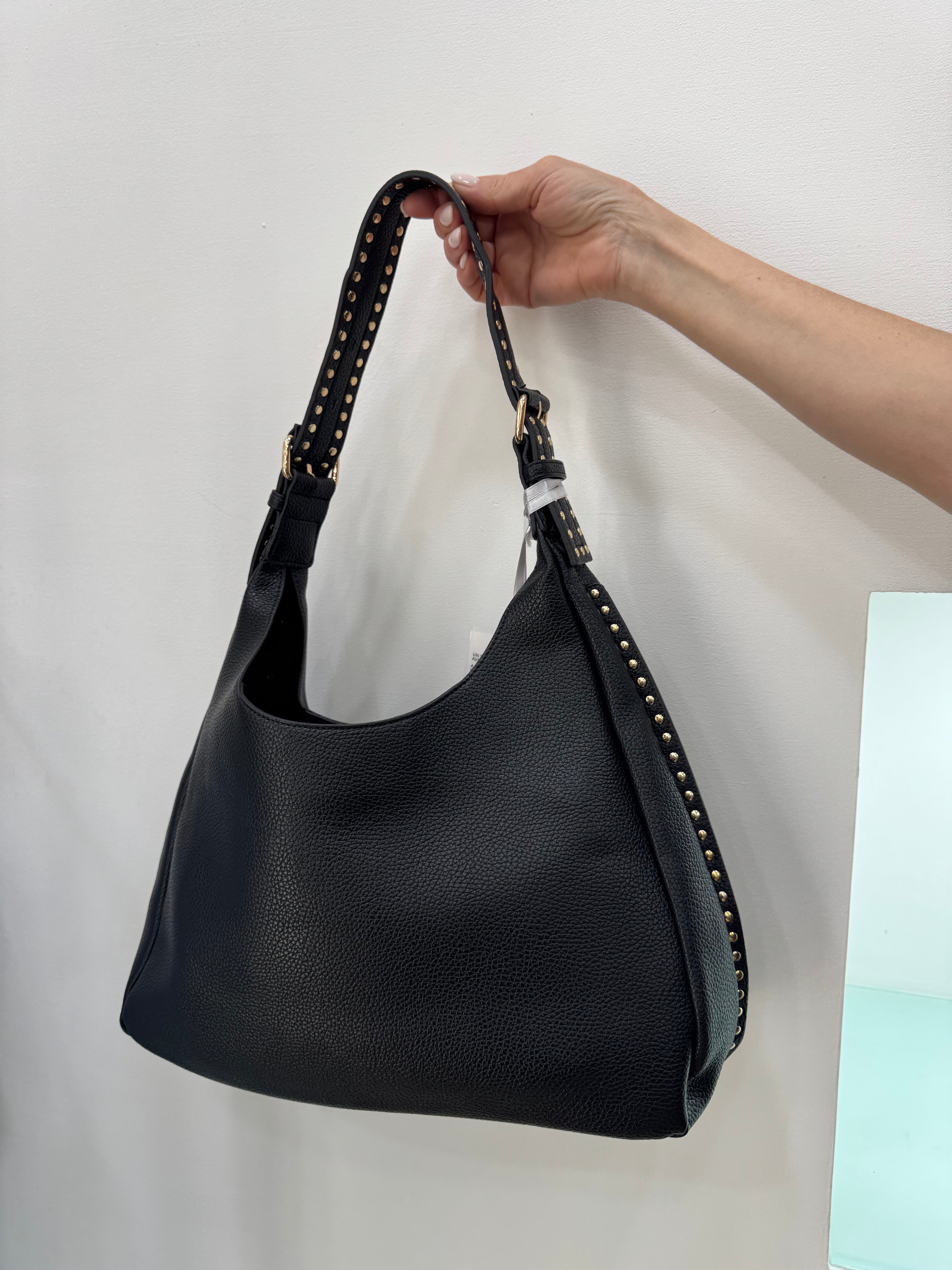 Borsa a spalla   con borchie