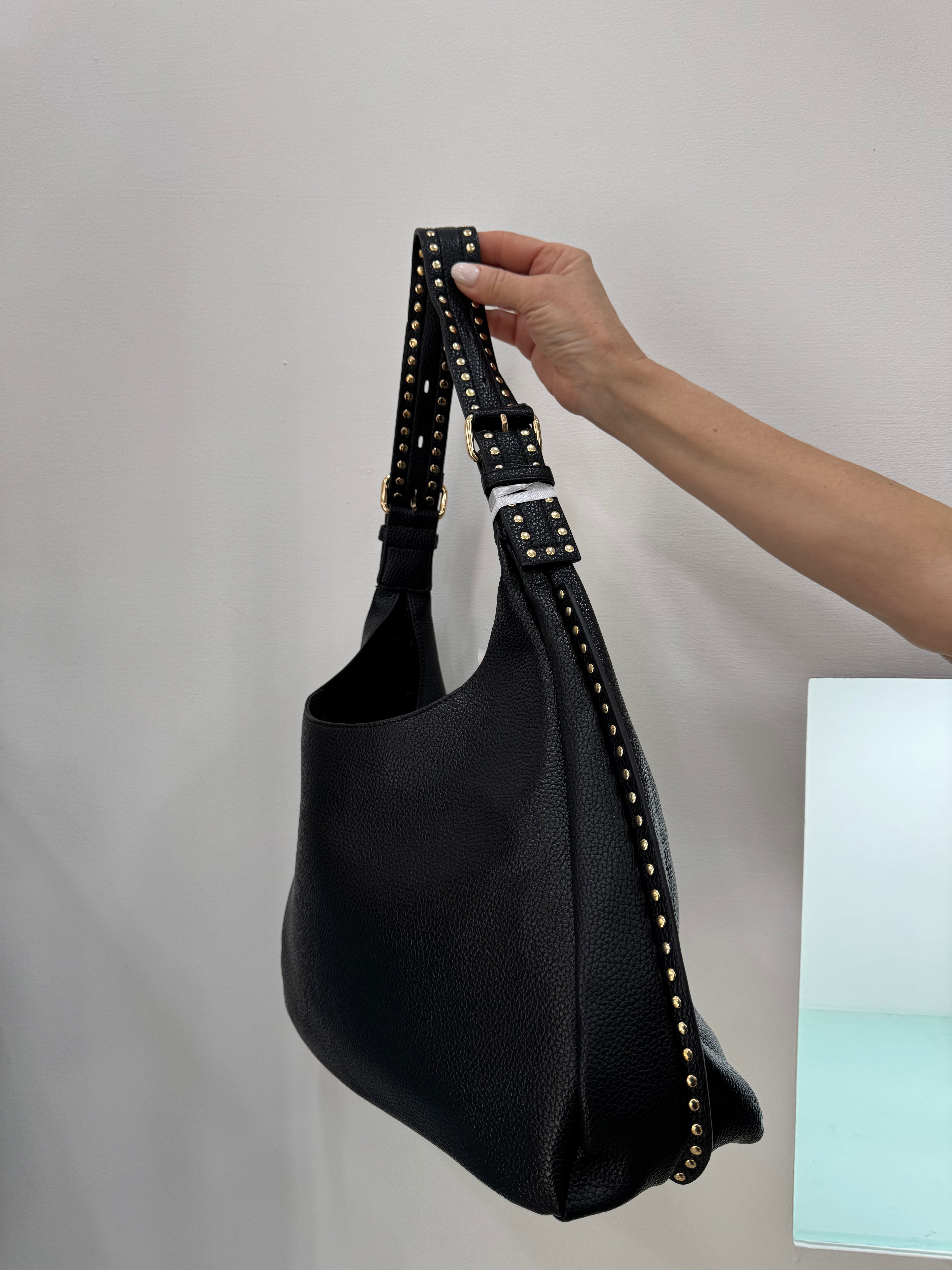 Borsa a spalla   con borchie