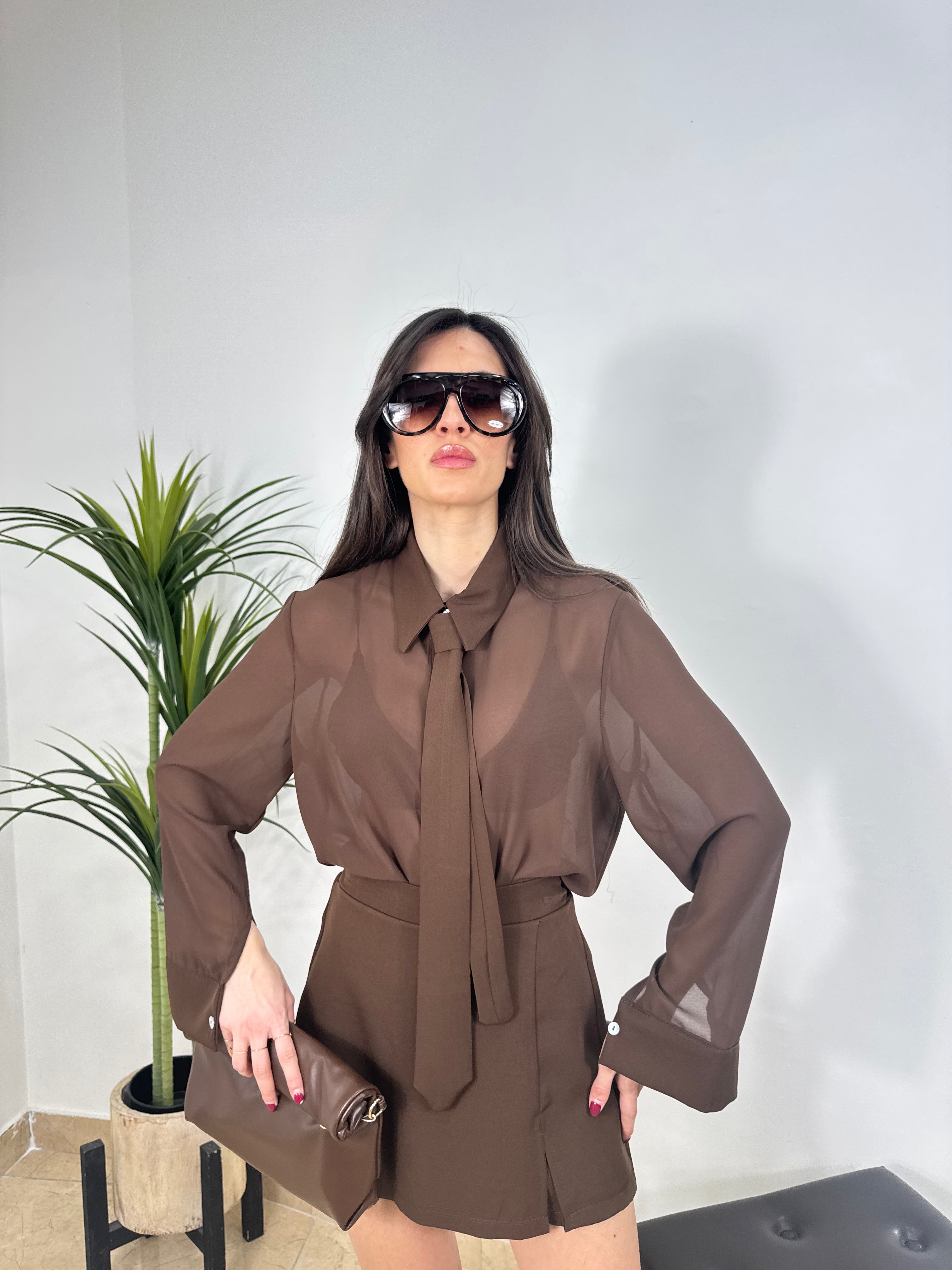 Coordinato camicia sheer e shorts