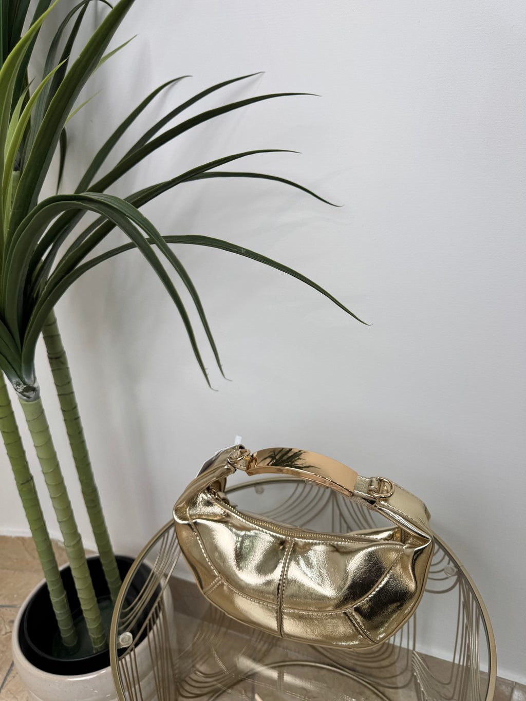 Borsa a spalla effetto luna – design morbido e moderno