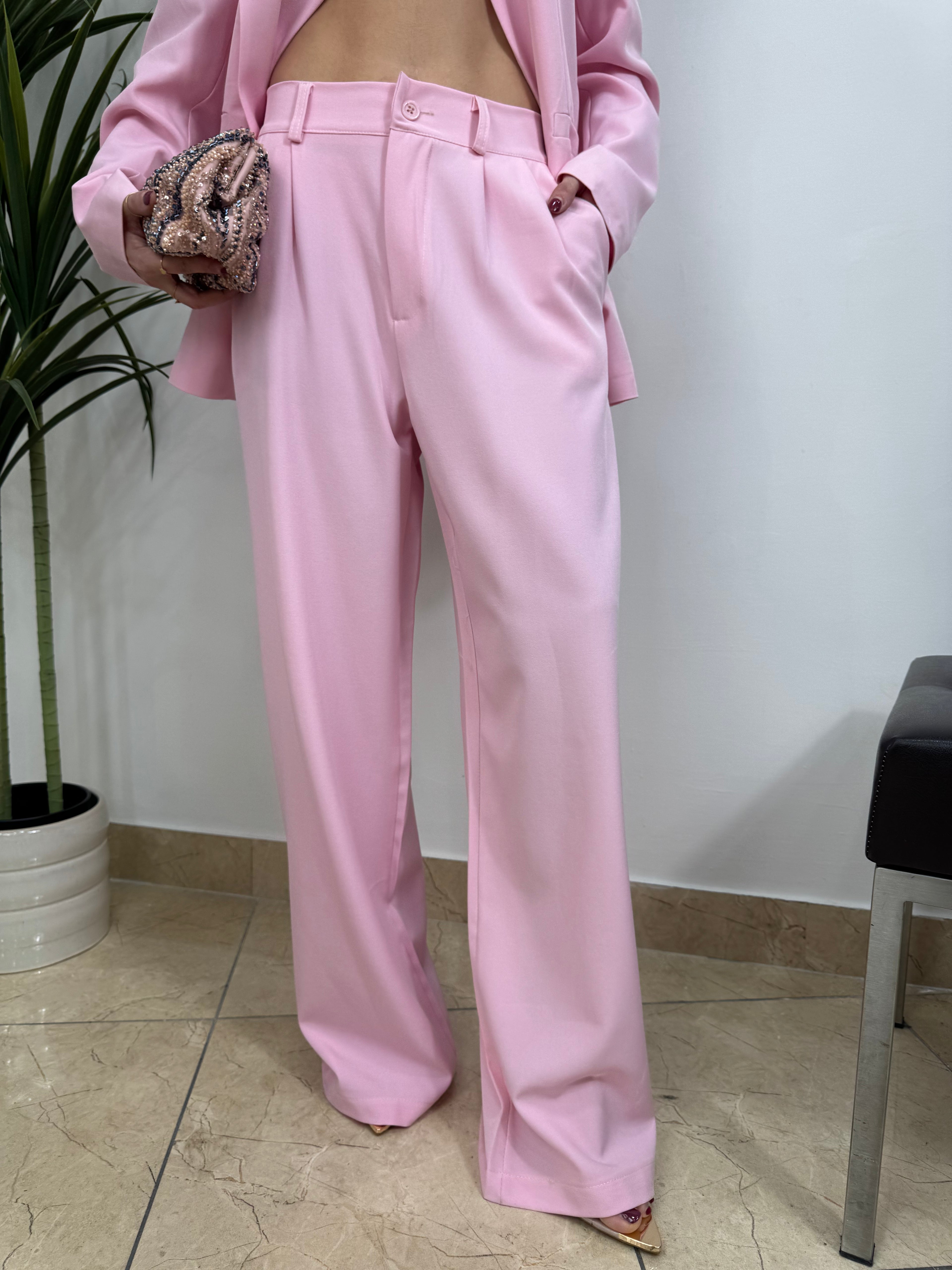 Completo   con blazer con fusciacca al collo e pantalone palazzo a vita alta