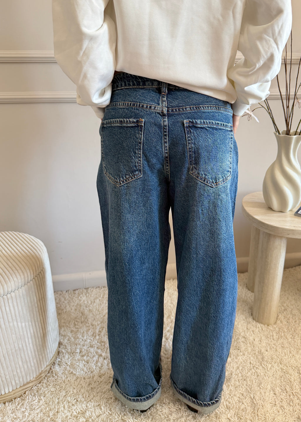 jeans wide leg con chiusura asimmetrica
