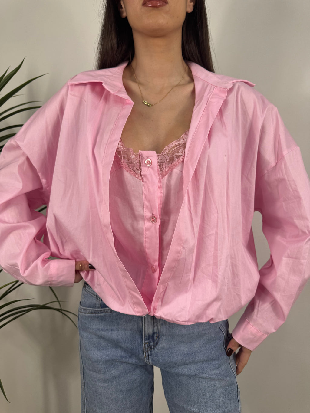 Camicia oversize in cotone con top lingerie in pizzo